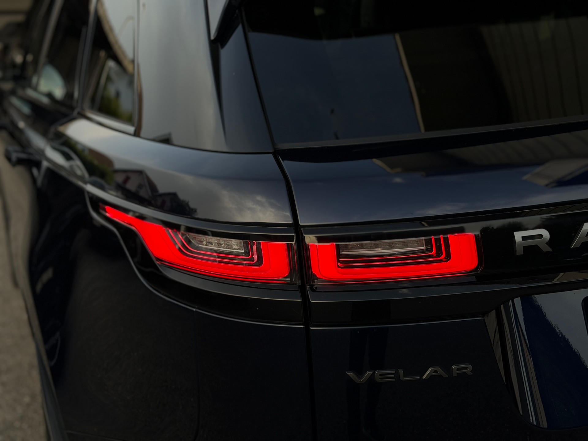 LAND ROVER Range Rover Velar R-Dynamic P 250 S Automatic-image-10