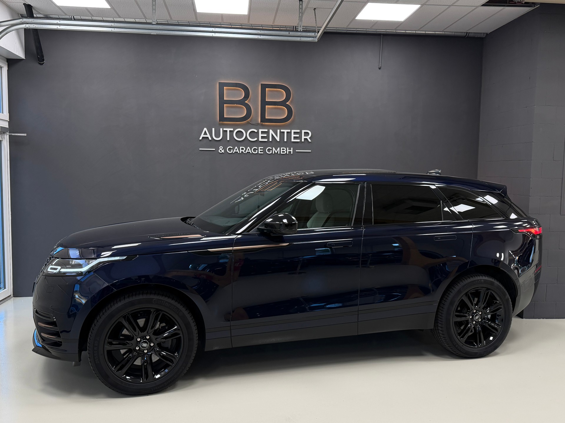 LAND ROVER Range Rover Velar R-Dynamic P 250 S Automatic-image-2