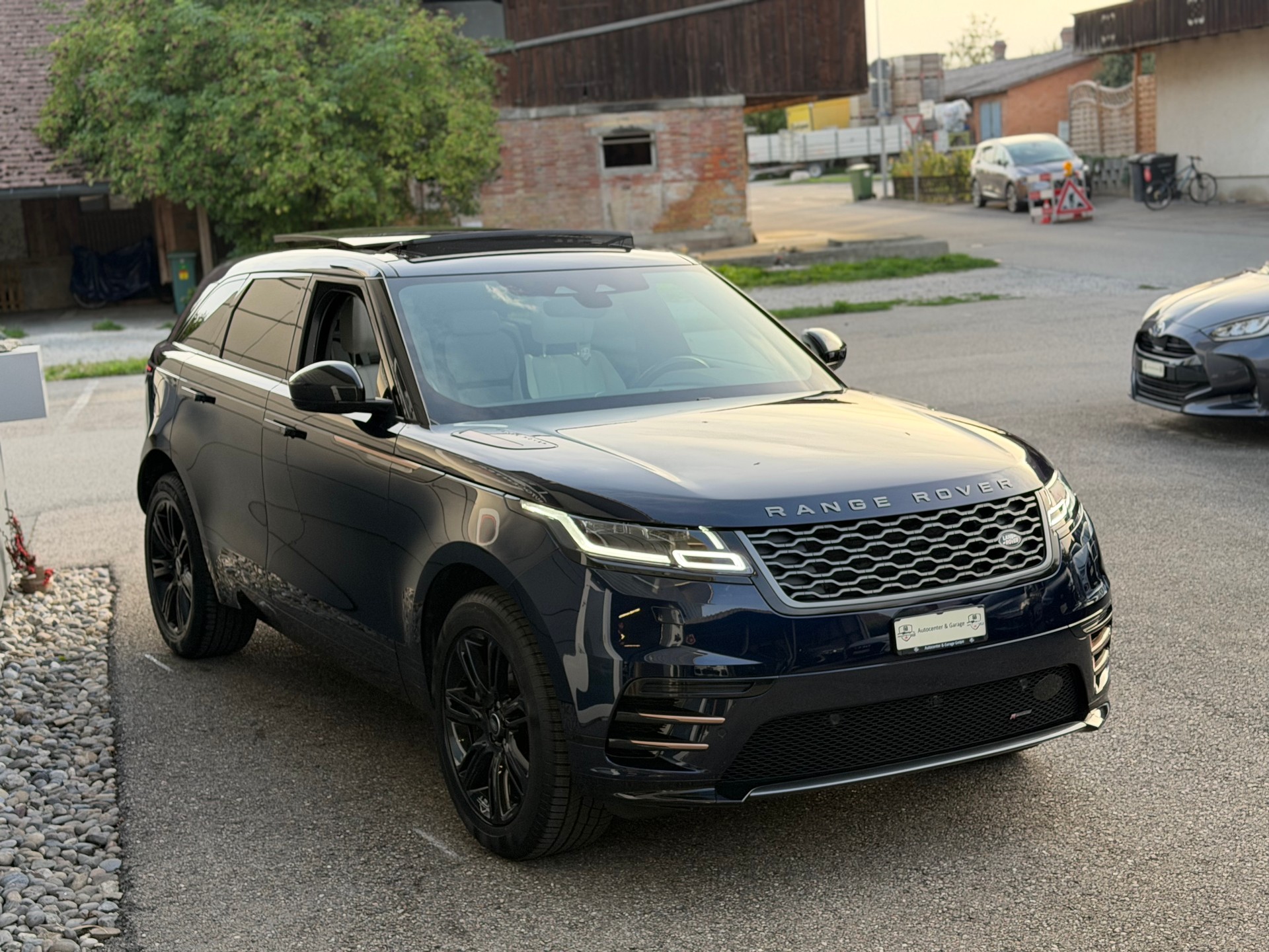 LAND ROVER Range Rover Velar R-Dynamic P 250 S Automatic-image-8