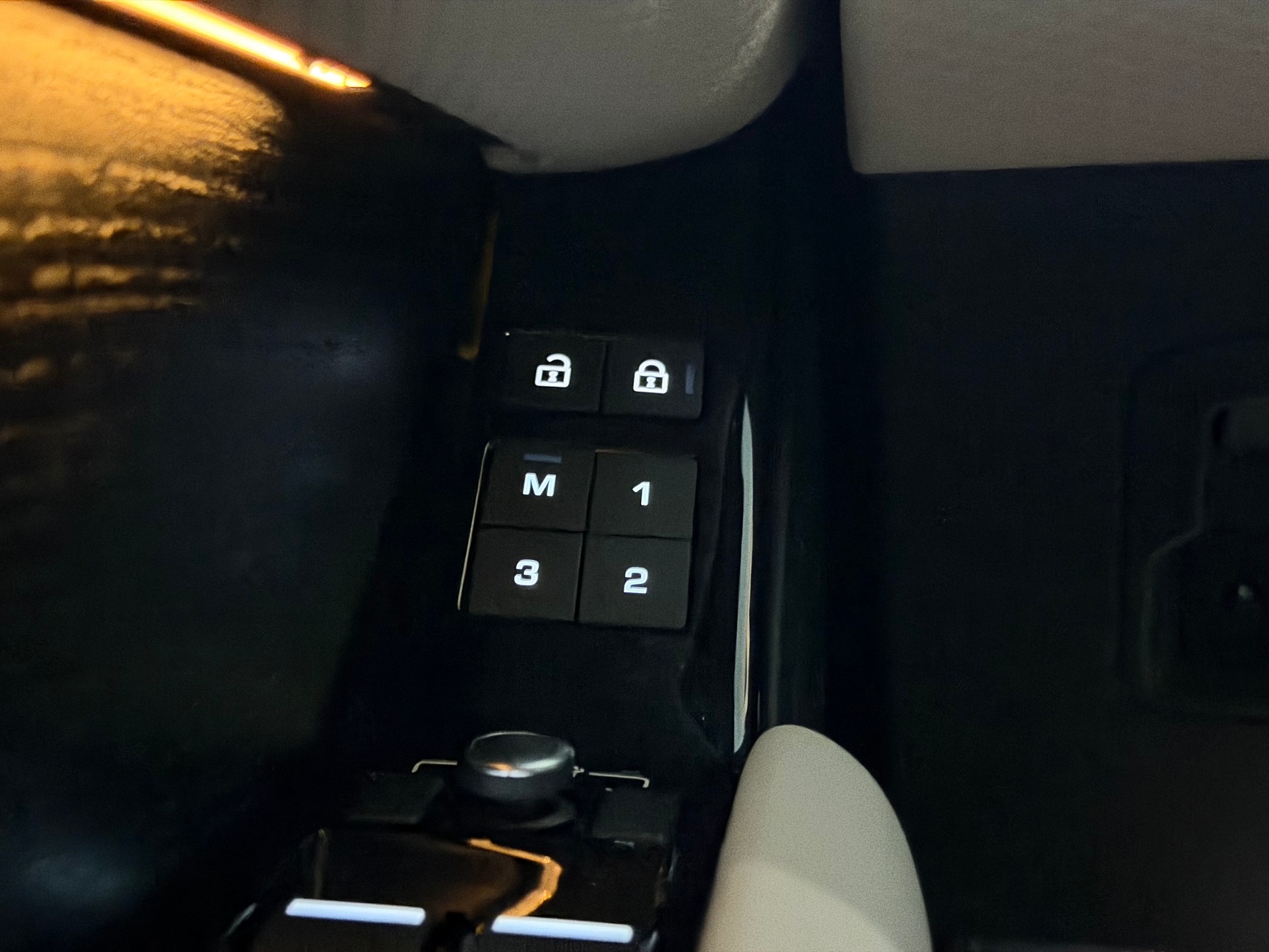 LAND ROVER Range Rover Velar R-Dynamic P 250 S Automatic-image-23