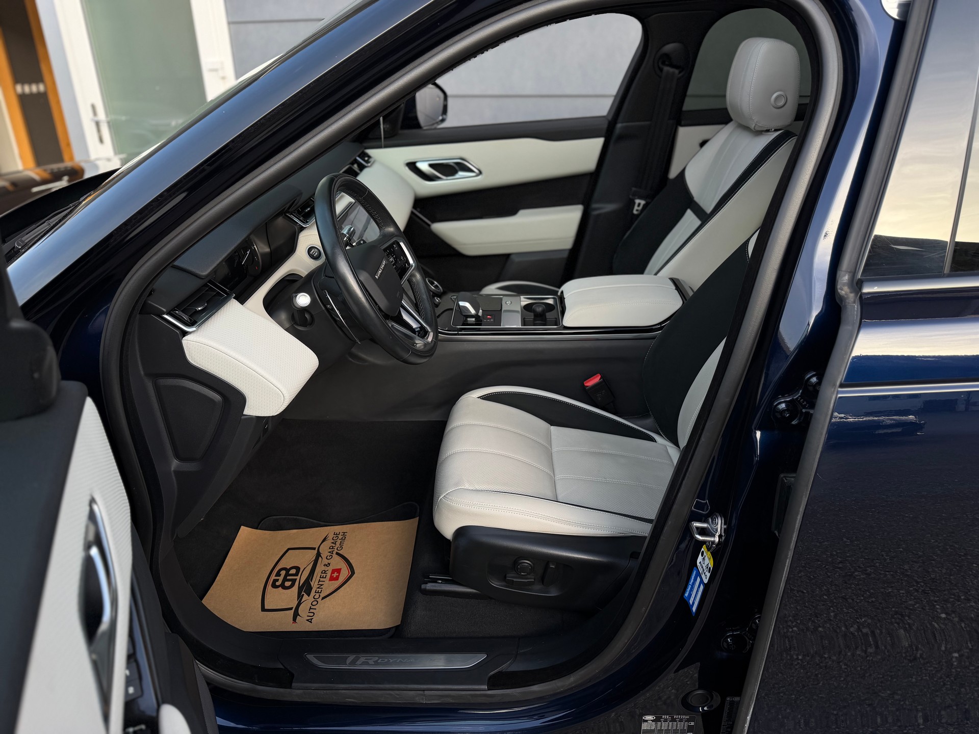 LAND ROVER Range Rover Velar R-Dynamic P 250 S Automatic-image-12