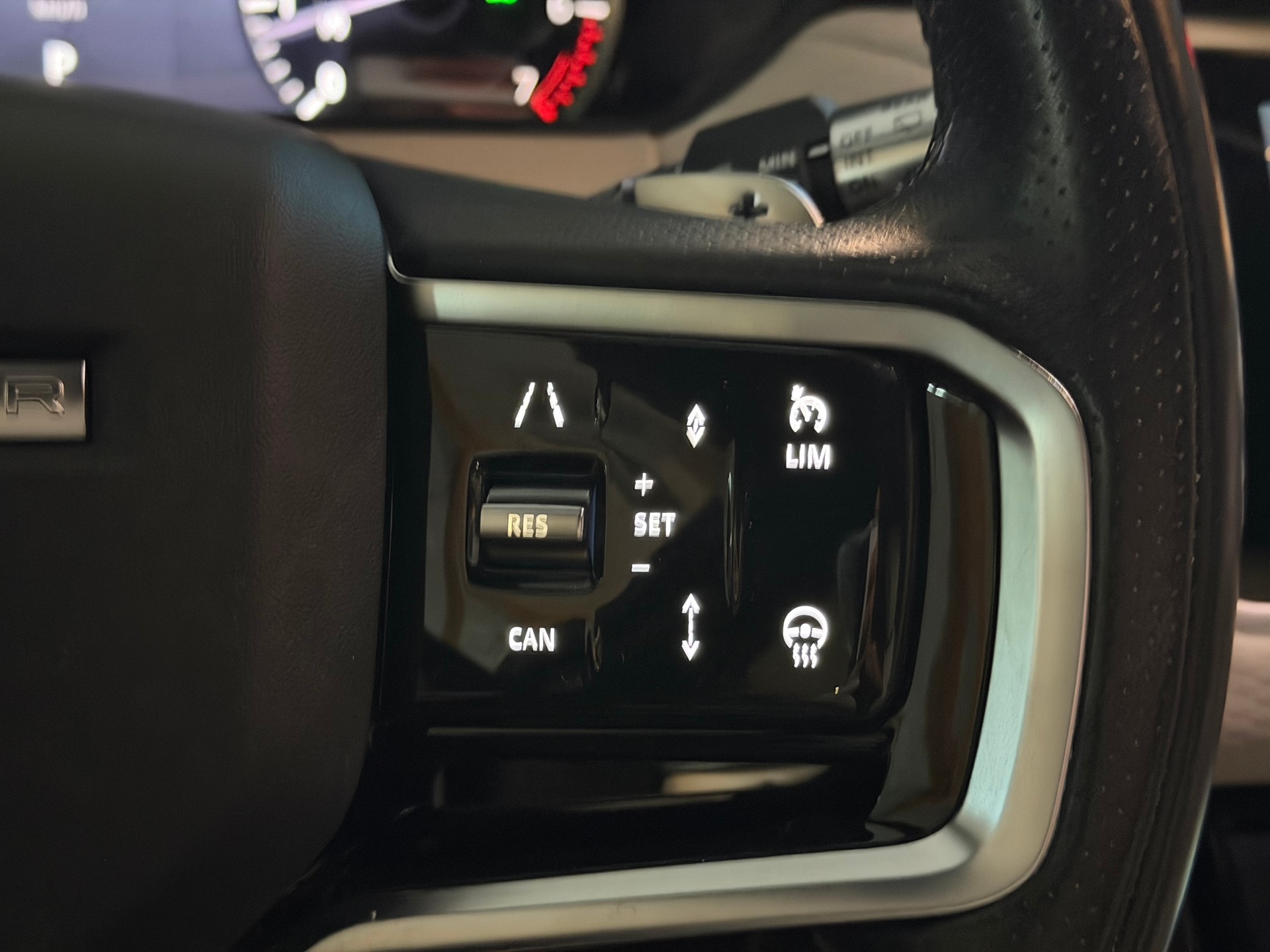 LAND ROVER Range Rover Velar R-Dynamic P 250 S Automatic-image-22