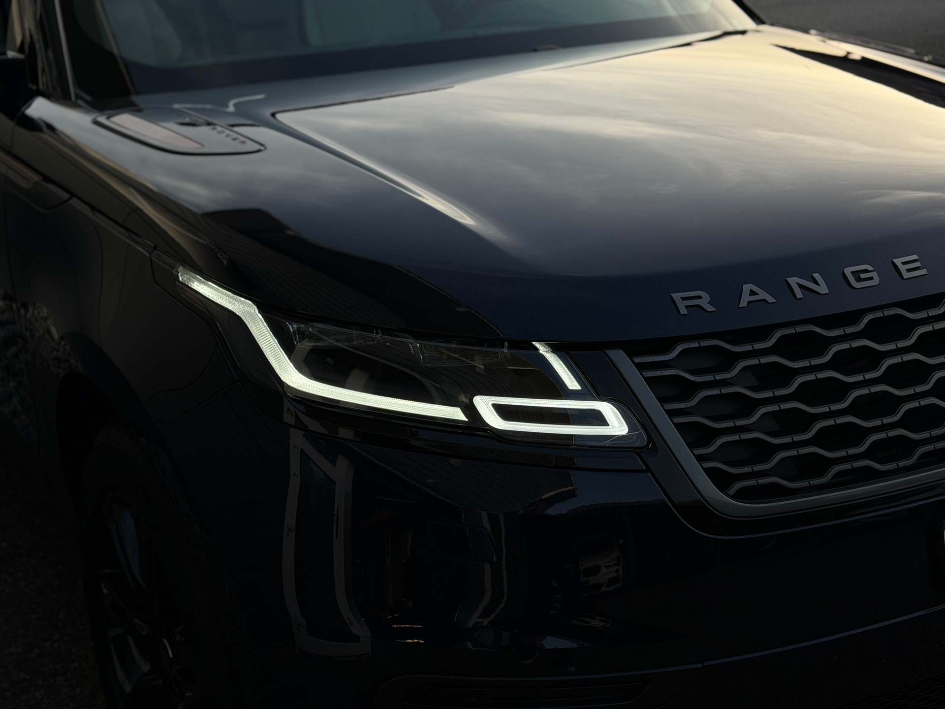 LAND ROVER Range Rover Velar R-Dynamic P 250 S Automatic-image-9