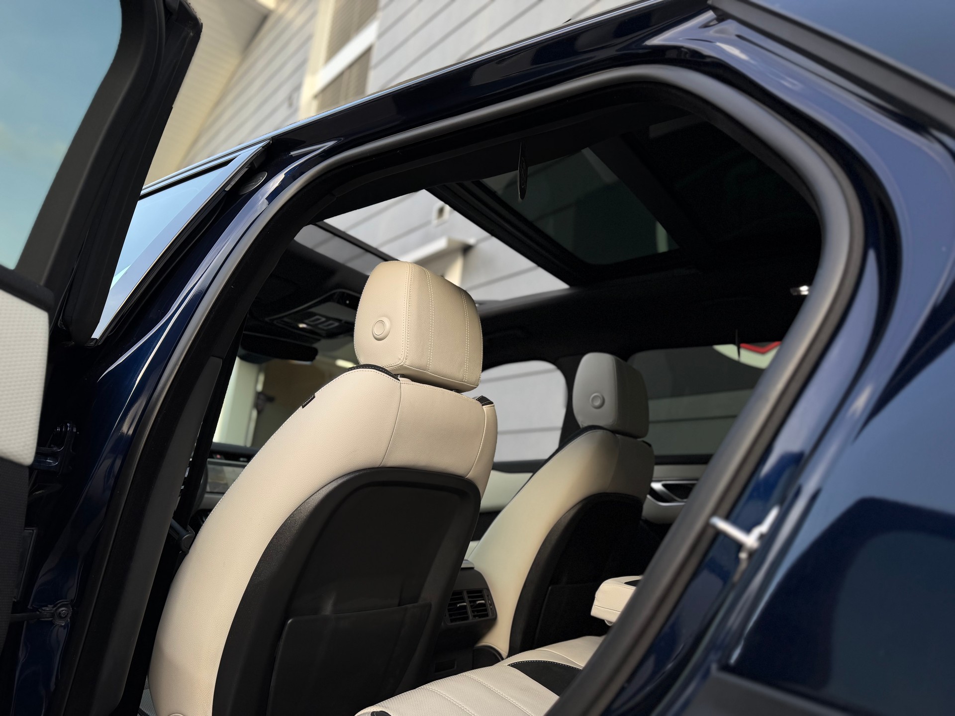 LAND ROVER Range Rover Velar R-Dynamic P 250 S Automatic-image-17