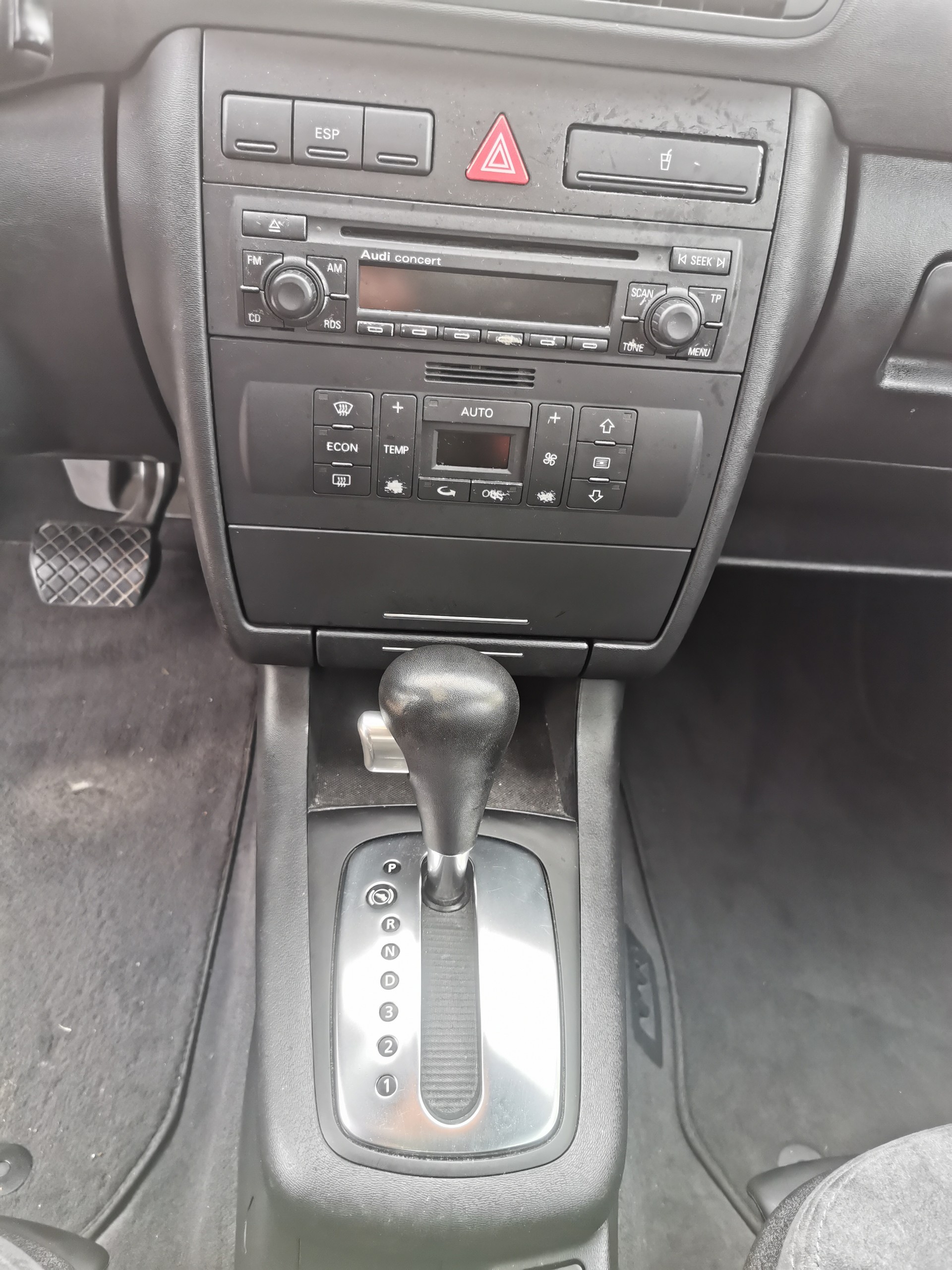 AUDI A3 1.8 Ambiente-image-11