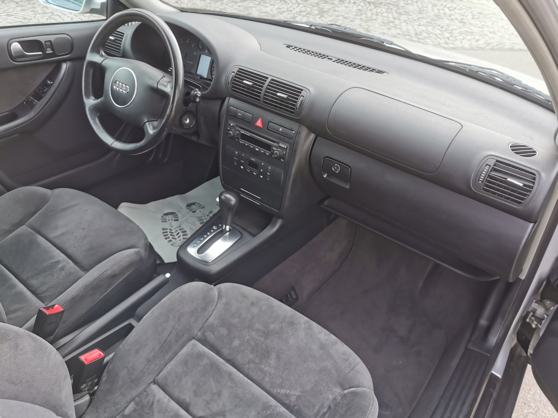 AUDI A3 1.8 Ambiente-image-9