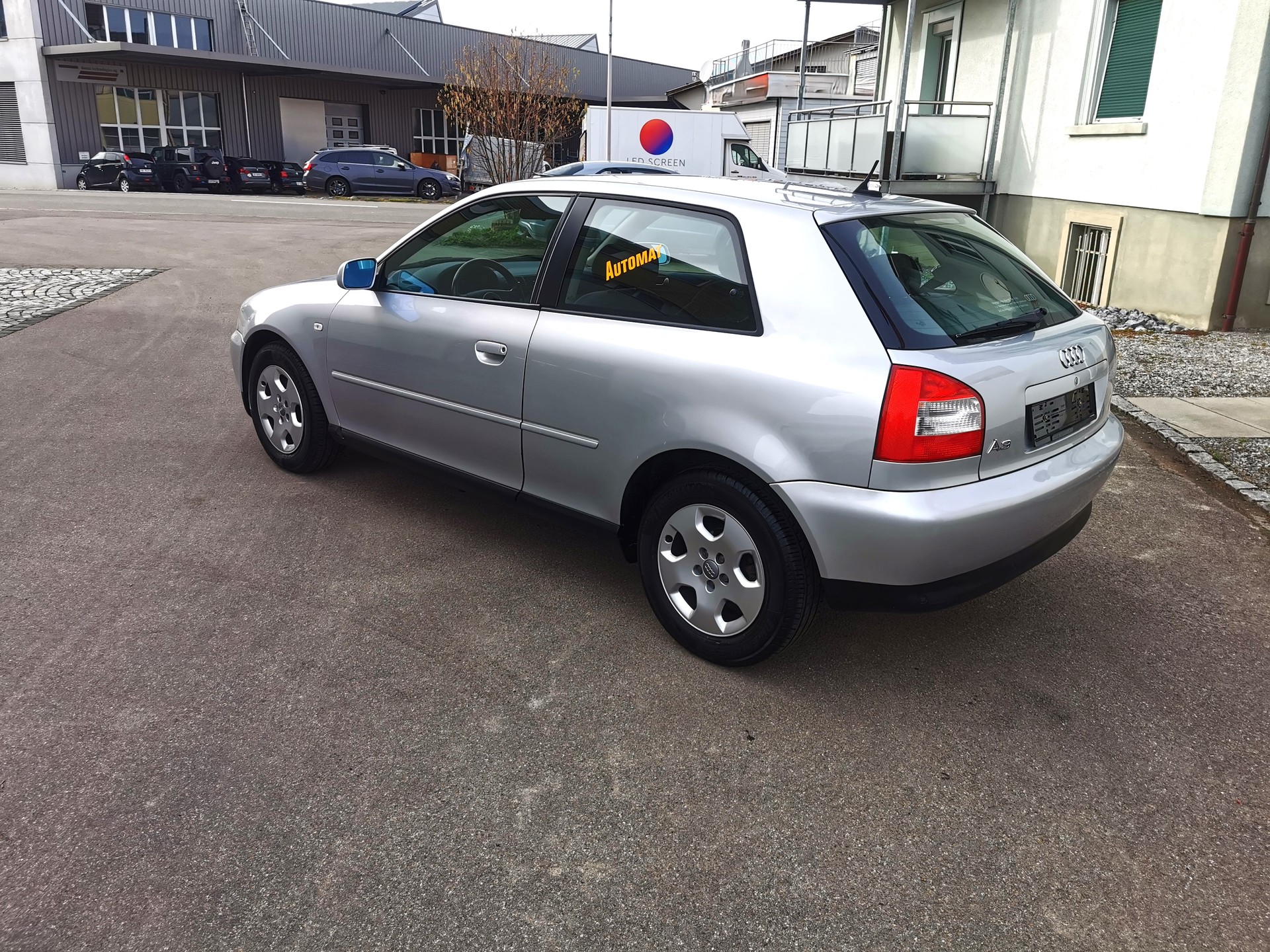AUDI A3 1.8 Ambiente-image-1