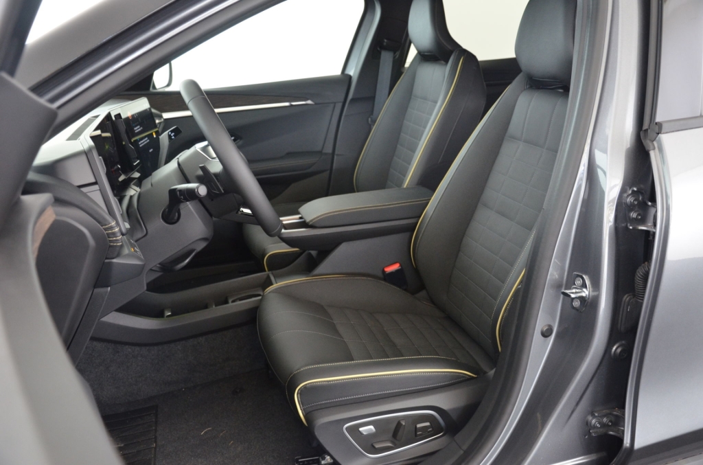 RENAULT Megane E-Tech EV60 *ICONIC*-image-12