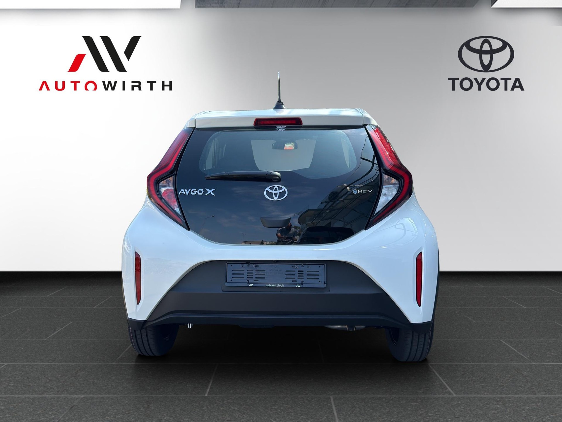 TOYOTA Aygo X 1.5 VVT-i HSD Comfort-image-5