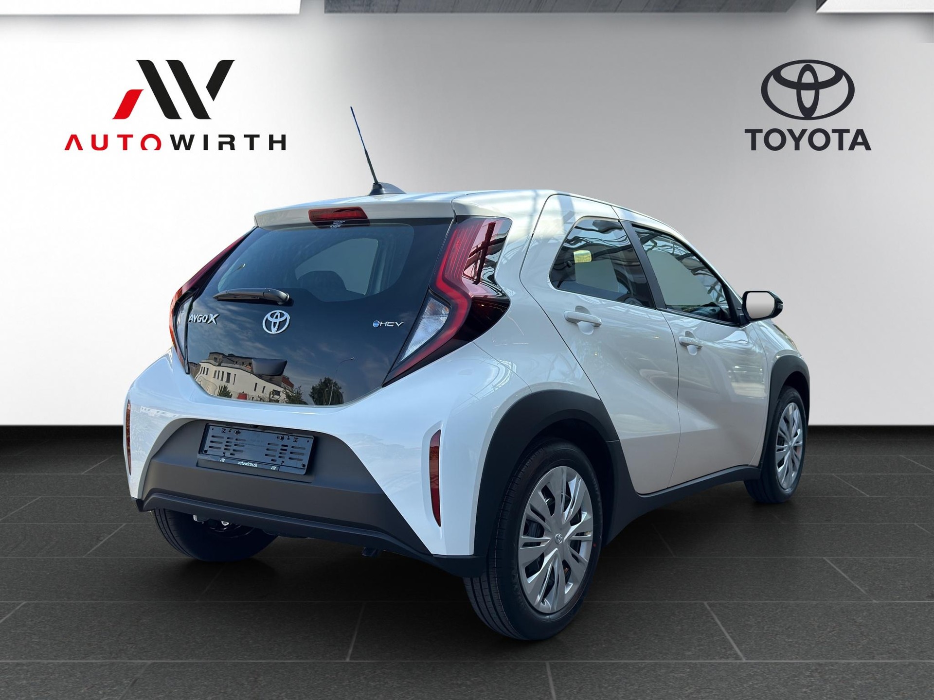 TOYOTA Aygo X 1.5 VVT-i HSD Comfort-image-4