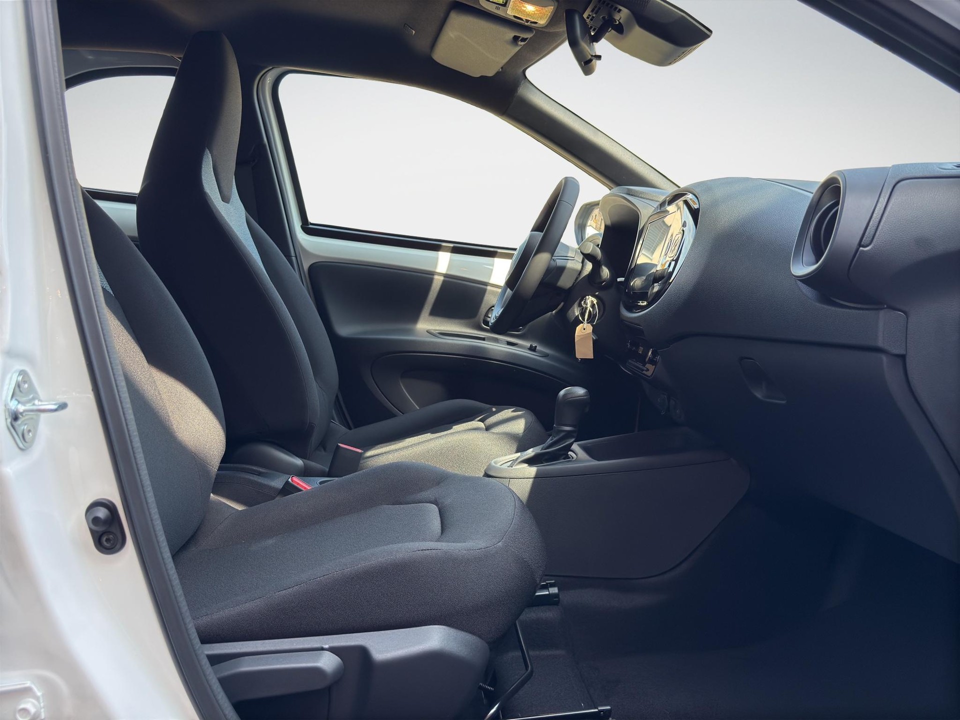 TOYOTA Aygo X 1.5 VVT-i HSD Comfort-image-15