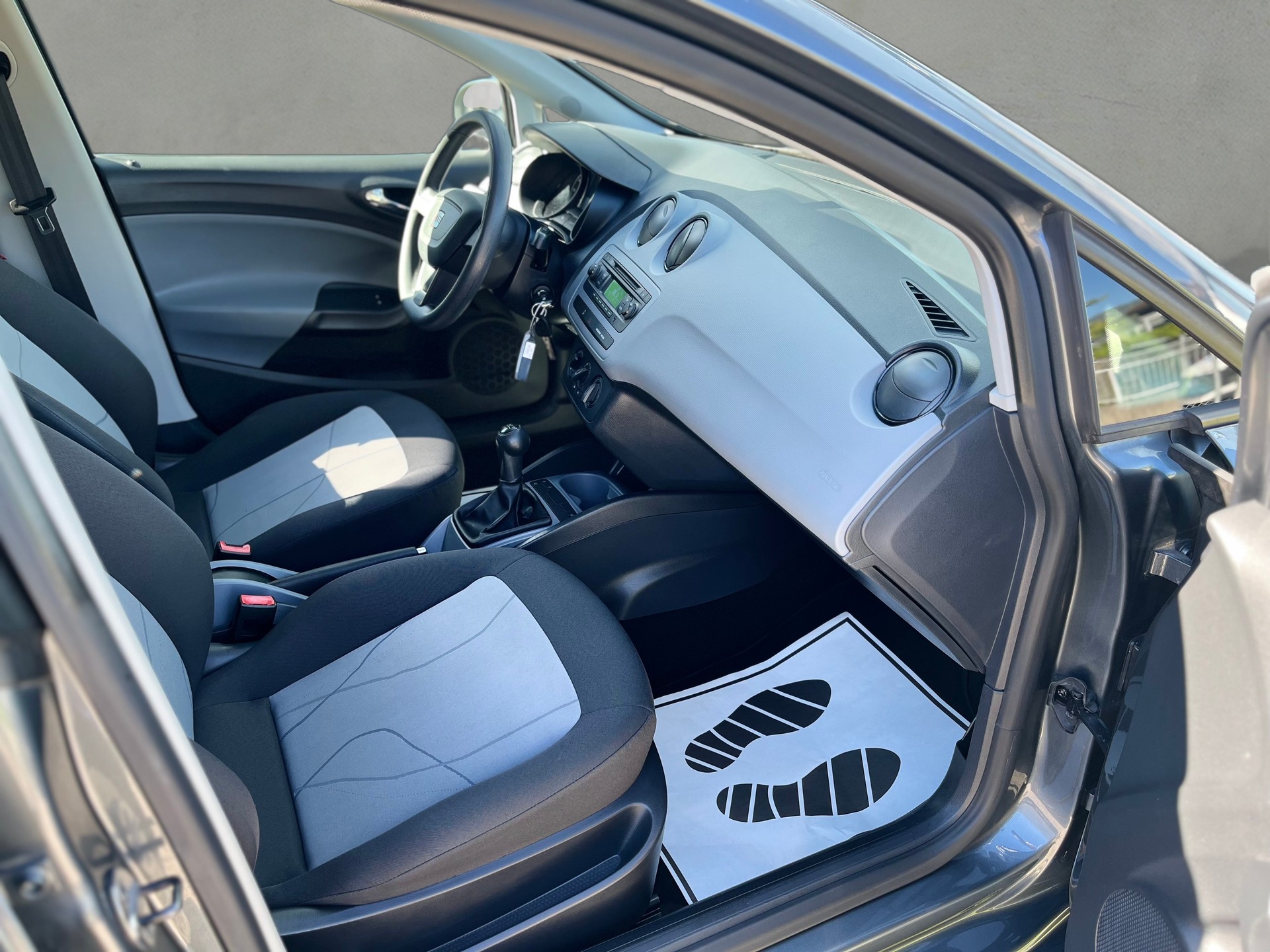 SEAT Ibiza SC 1.2 TSI Reference-image-10