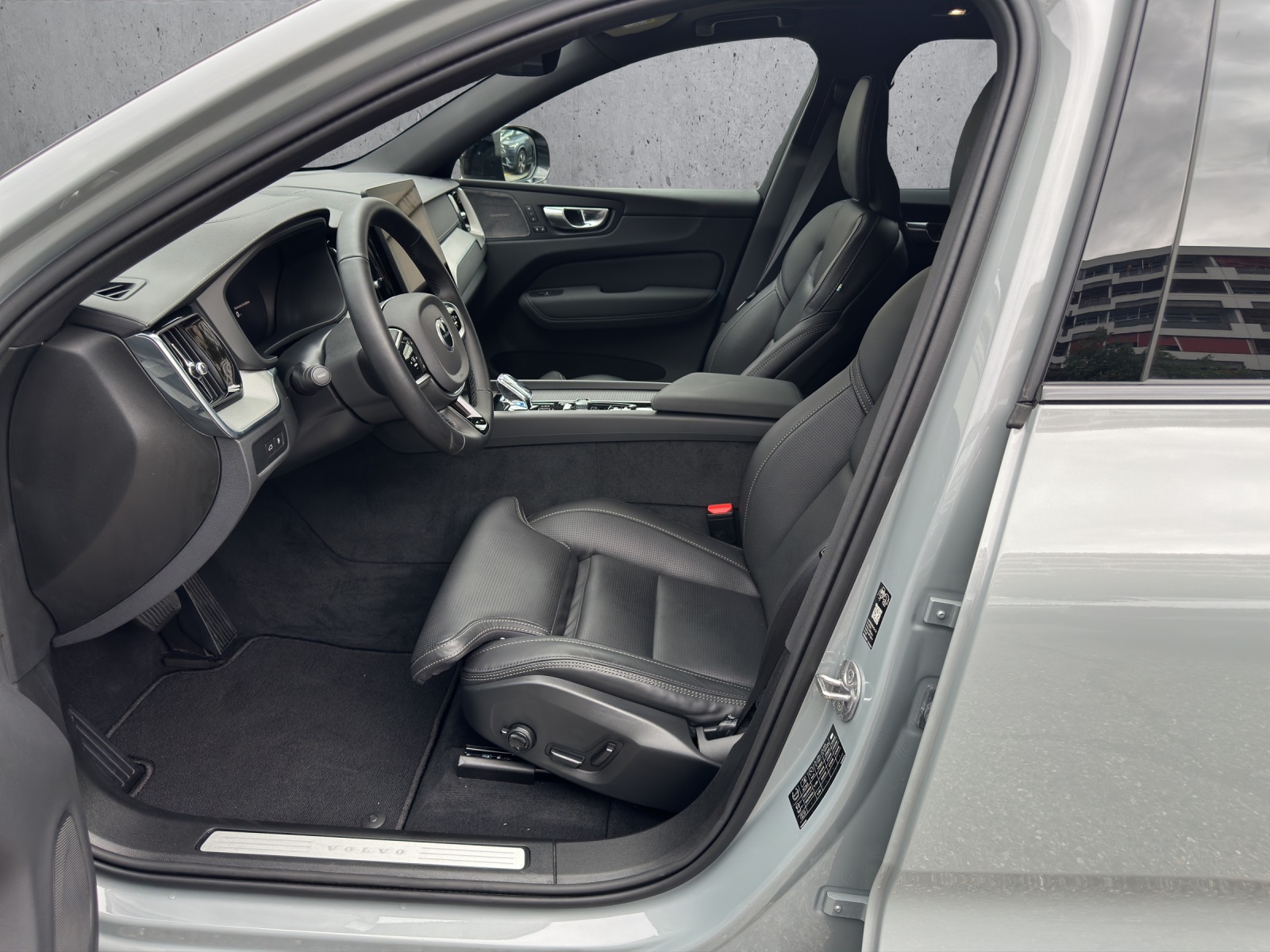 VOLVO XC60 2.0 T8 TE Black Edition eAWD-image-7