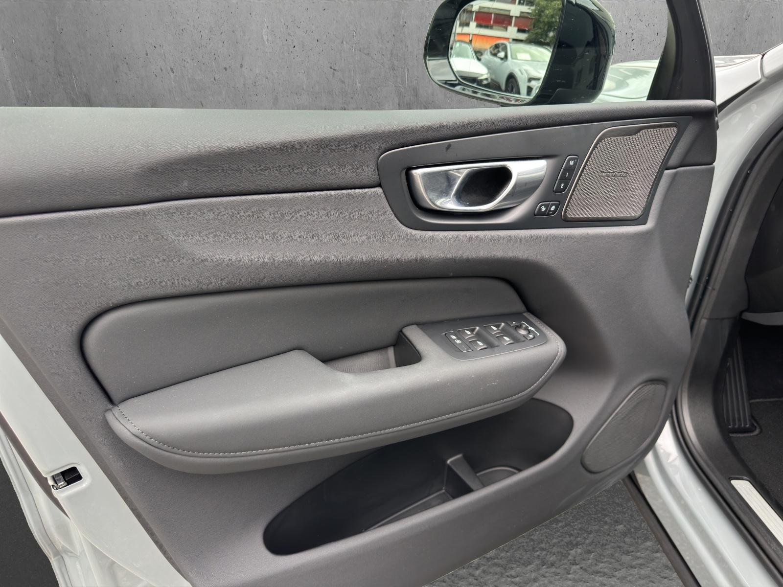 VOLVO XC60 2.0 T8 TE Black Edition eAWD-image-9
