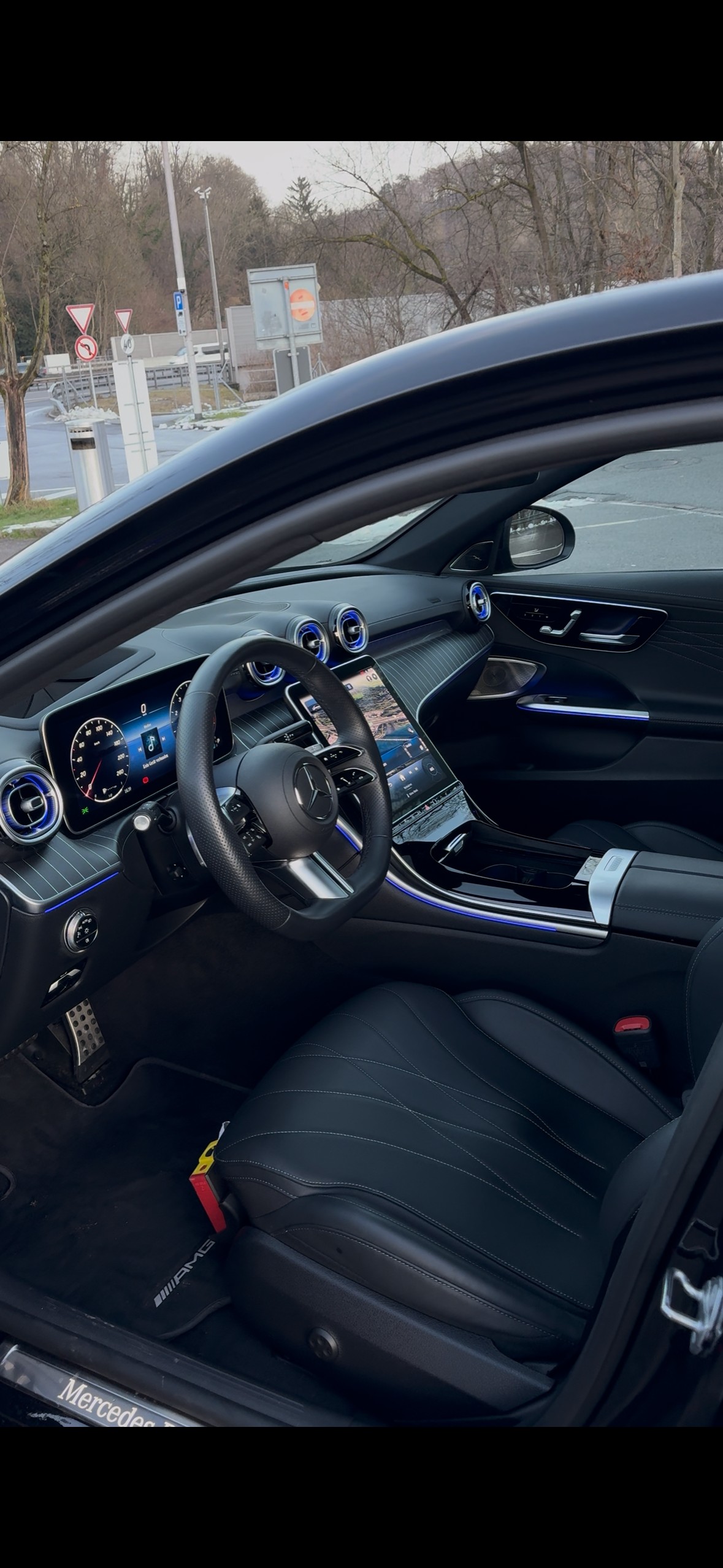 MERCEDES-BENZ C 300 AMG Line 4matic-image-4