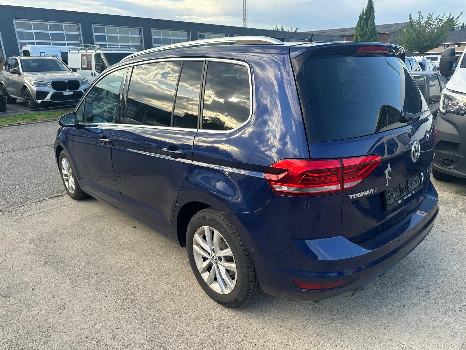 VW Touran 2.0 TDI BlueMotion Technology Highline-image-3