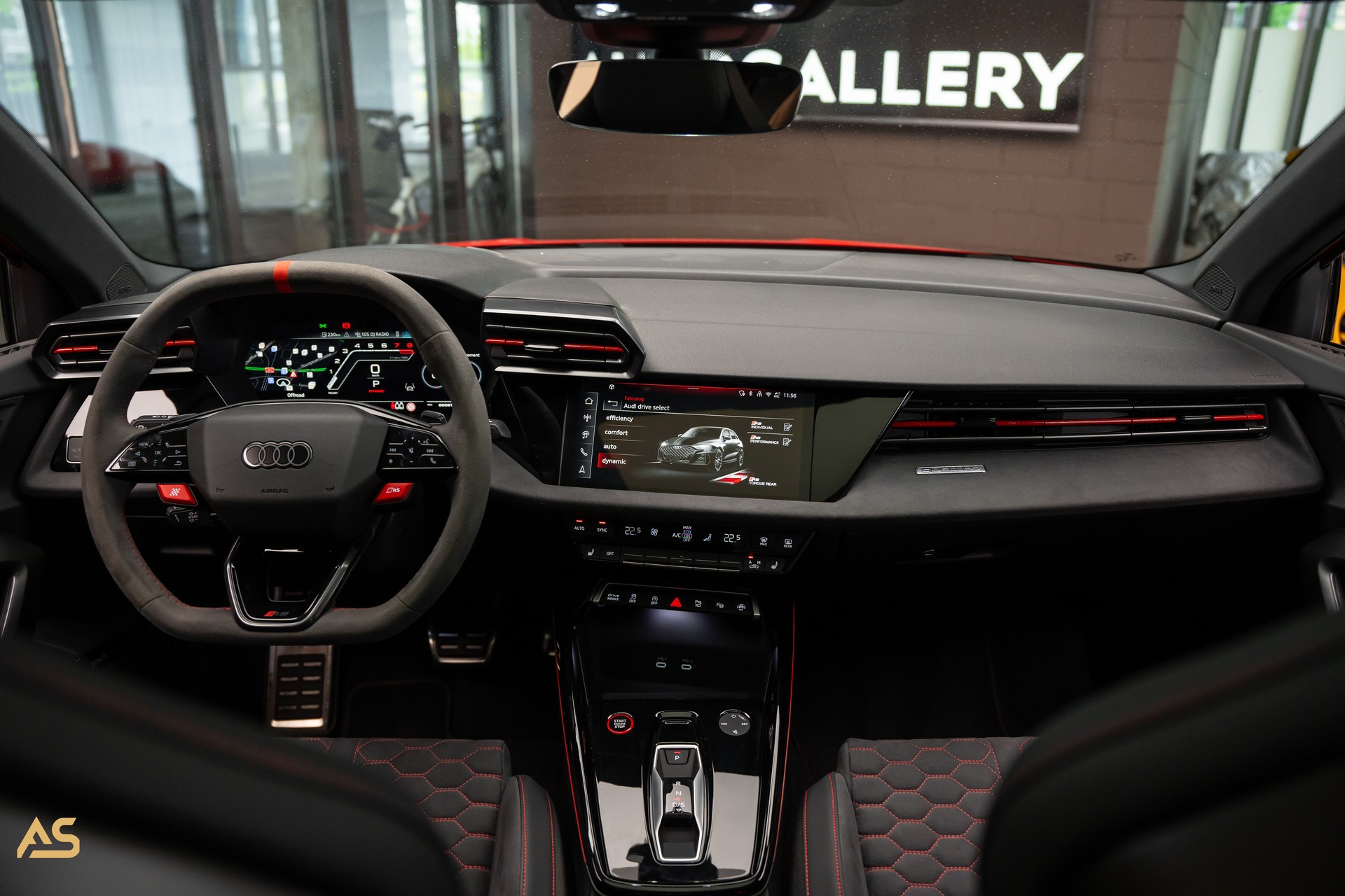 AUDI RS3 Sportback 2.5 TSI Facelift *PROGRESSIVE RED* TRAUM | R8-SCHALENSITZE | PANORAMA | CARBON | WERKSGARANTIE-image-15