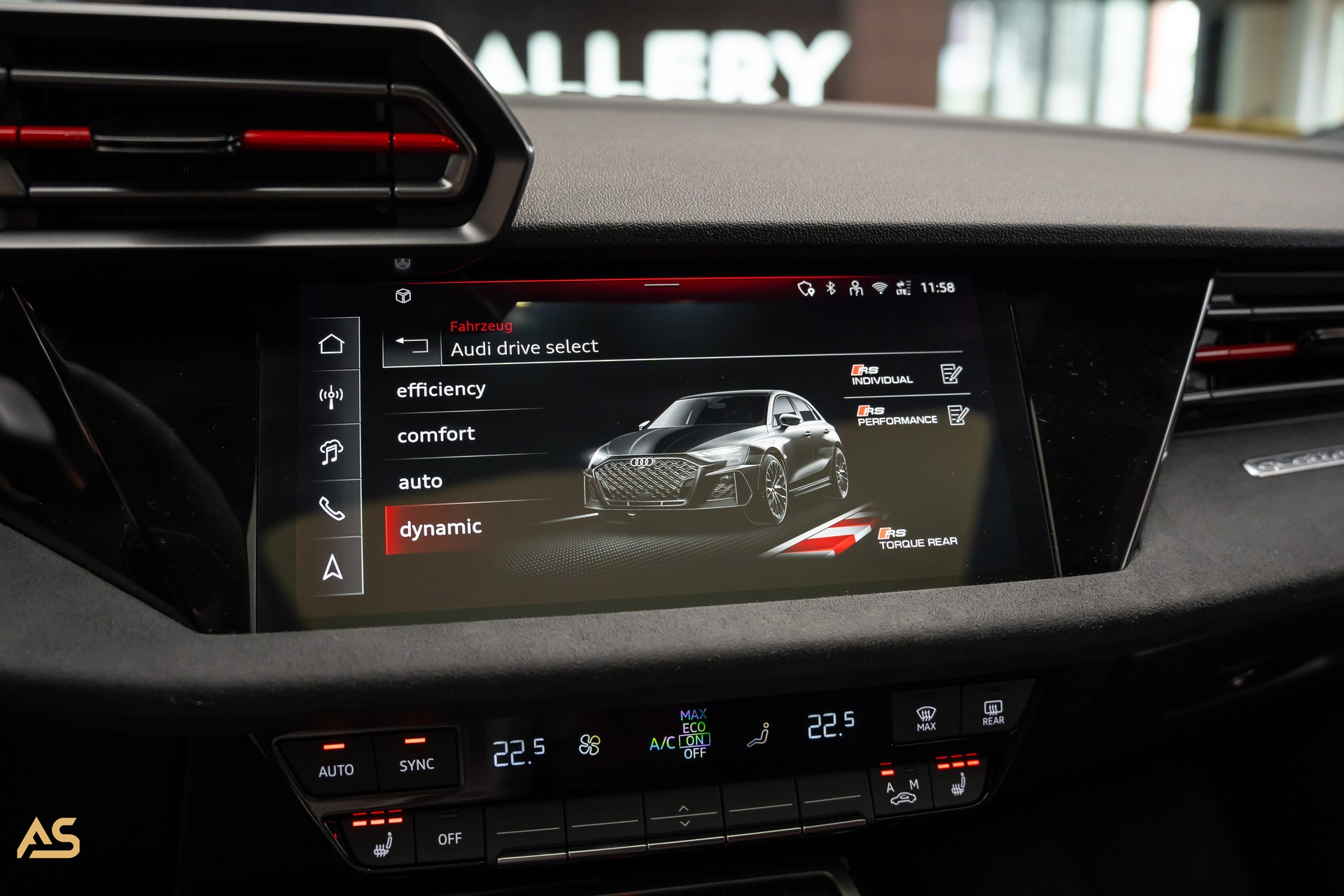 AUDI RS3 Sportback 2.5 TSI Facelift *PROGRESSIVE RED* TRAUM | R8-SCHALENSITZE | PANORAMA | CARBON | WERKSGARANTIE-image-26