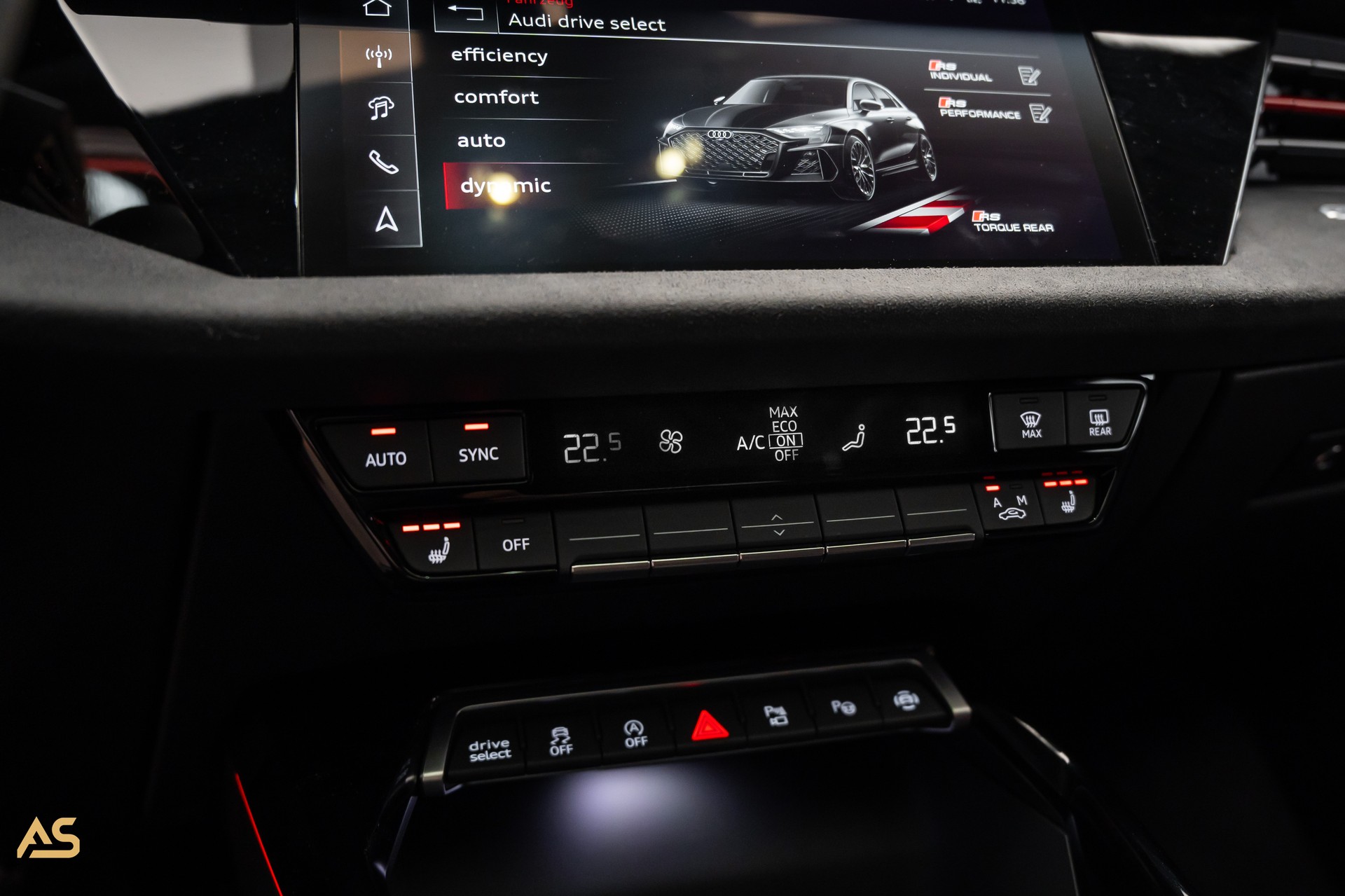 AUDI RS3 Sportback 2.5 TSI Facelift *PROGRESSIVE RED* TRAUM | R8-SCHALENSITZE | PANORAMA | CARBON | WERKSGARANTIE-image-25