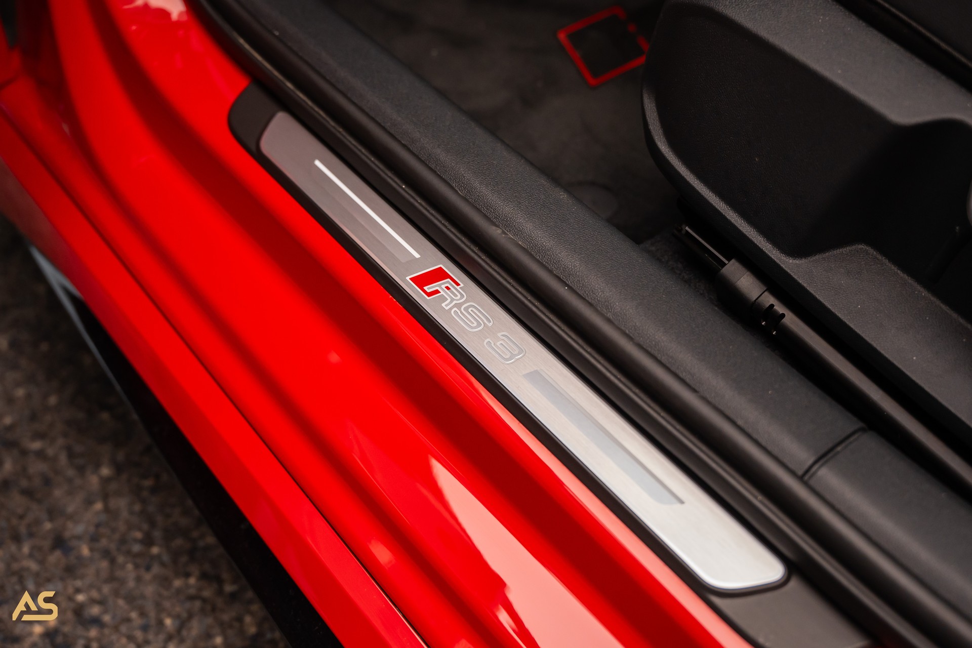 AUDI RS3 Sportback 2.5 TSI Facelift *PROGRESSIVE RED* TRAUM | R8-SCHALENSITZE | PANORAMA | CARBON | WERKSGARANTIE-image-11
