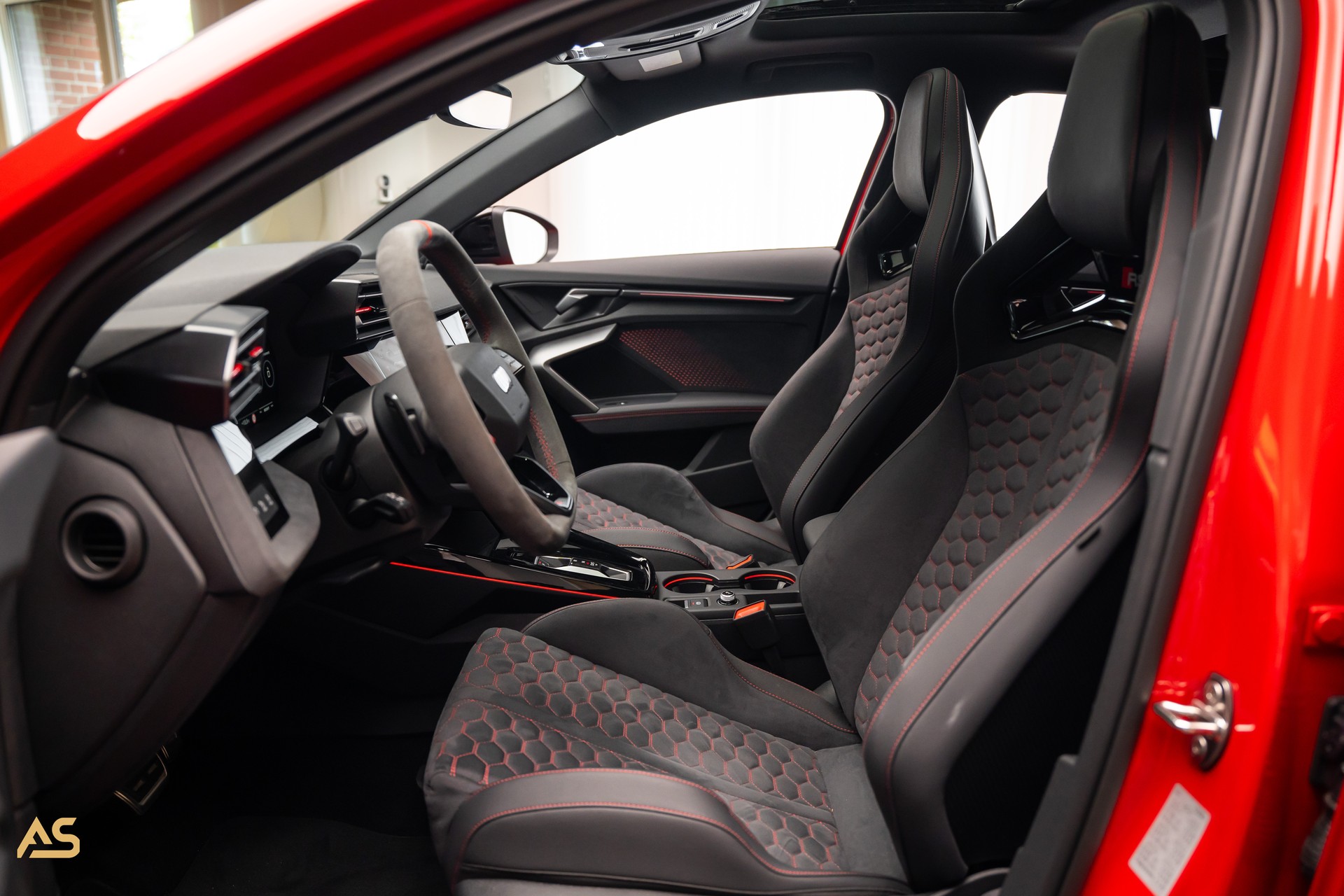 AUDI RS3 Sportback 2.5 TSI Facelift *PROGRESSIVE RED* TRAUM | R8-SCHALENSITZE | PANORAMA | CARBON | WERKSGARANTIE-image-13