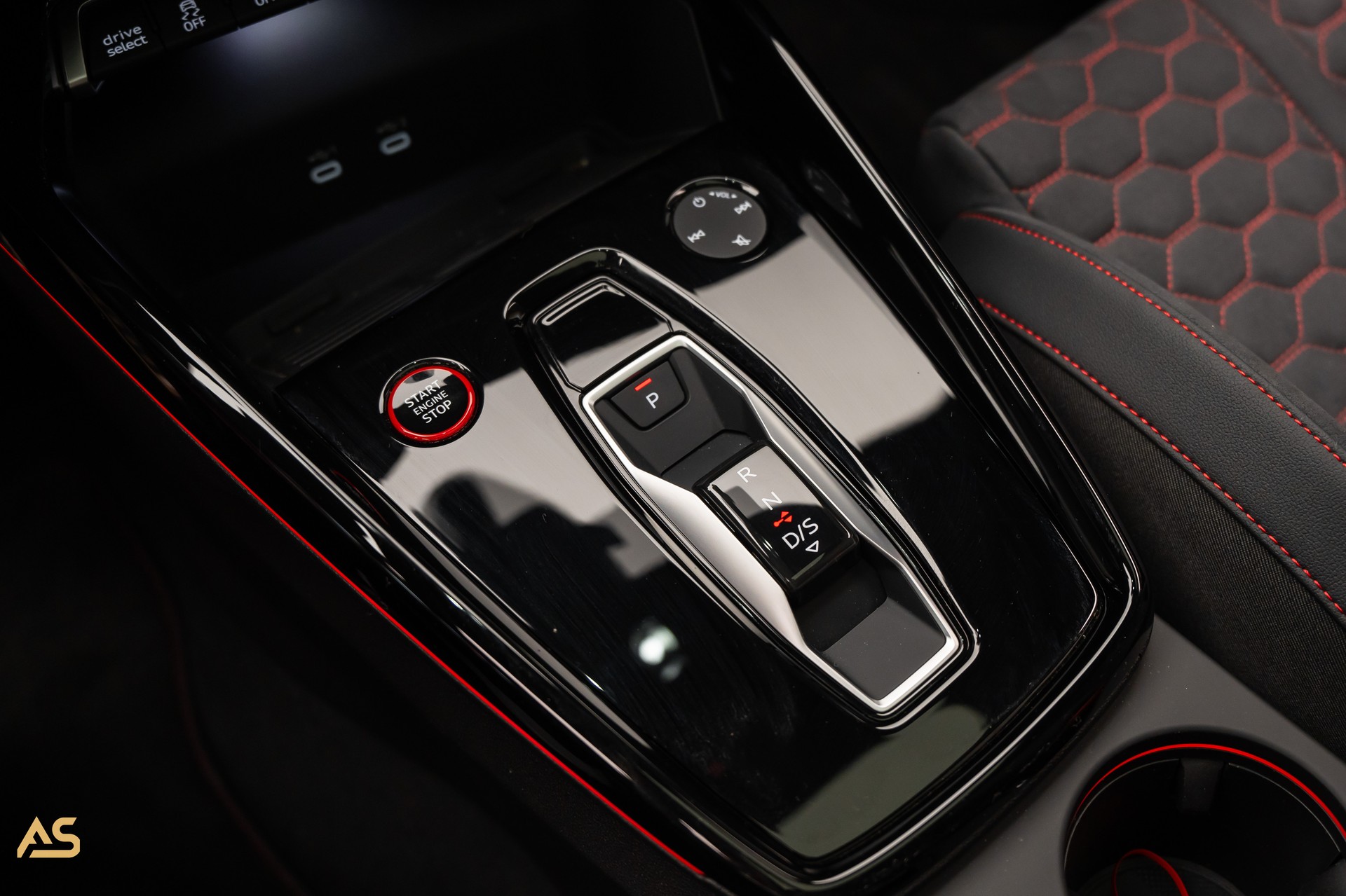 AUDI RS3 Sportback 2.5 TSI Facelift *PROGRESSIVE RED* TRAUM | R8-SCHALENSITZE | PANORAMA | CARBON | WERKSGARANTIE-image-21