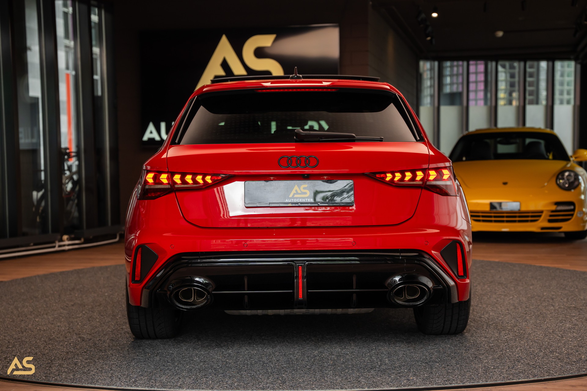AUDI RS3 Sportback 2.5 TSI Facelift *PROGRESSIVE RED* TRAUM | R8-SCHALENSITZE | PANORAMA | CARBON | WERKSGARANTIE-image-4