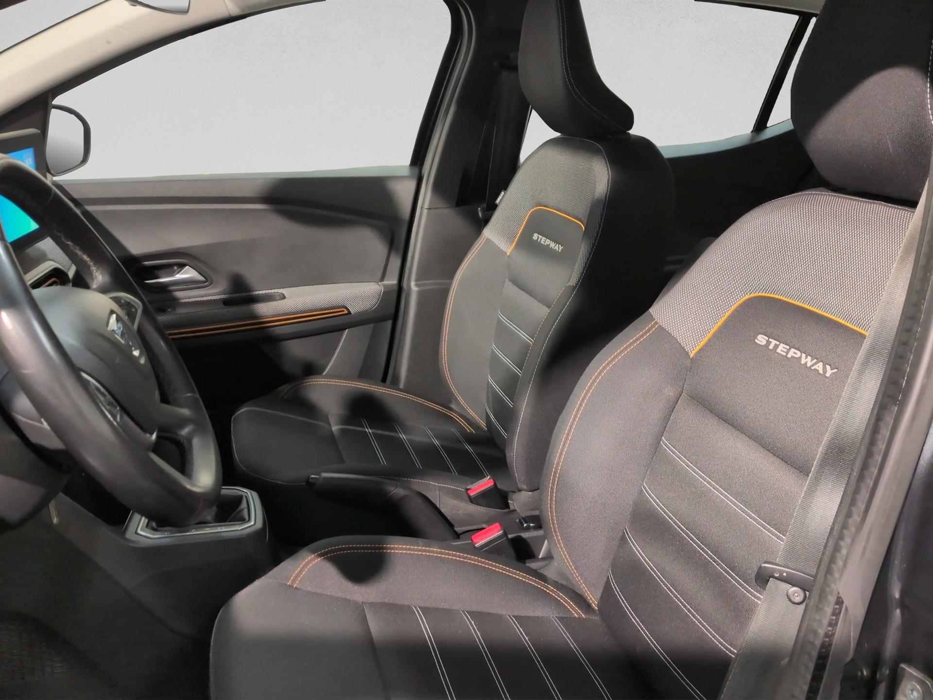 DACIA Sandero Stepway TCe 90 Comfort CVT-image-8