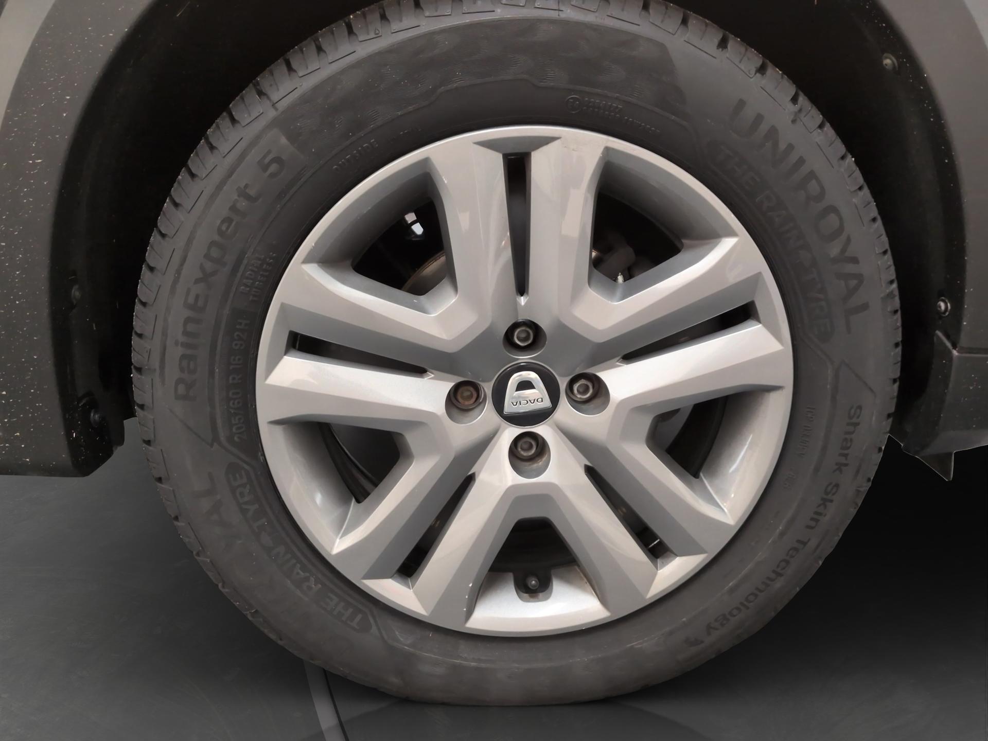 DACIA Sandero Stepway TCe 90 Comfort CVT-image-17