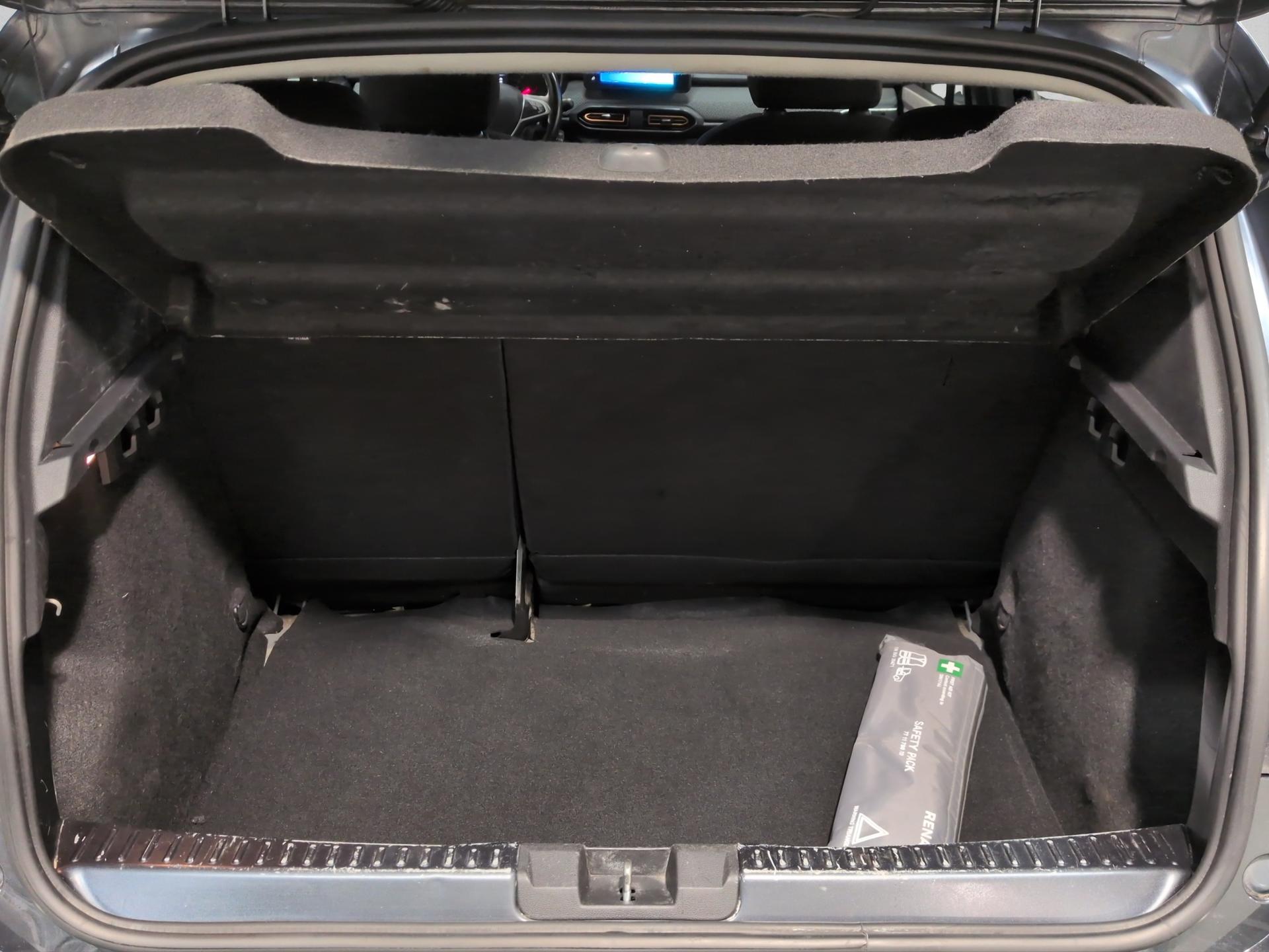 DACIA Sandero Stepway TCe 90 Comfort CVT-image-15
