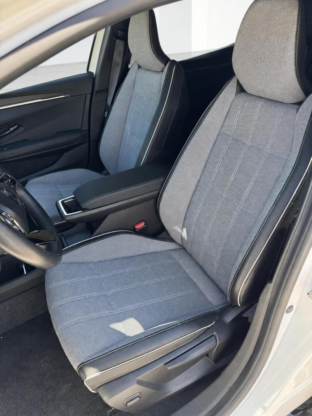 RENAULT Mégane E-TECH EV60 Techno-image-6
