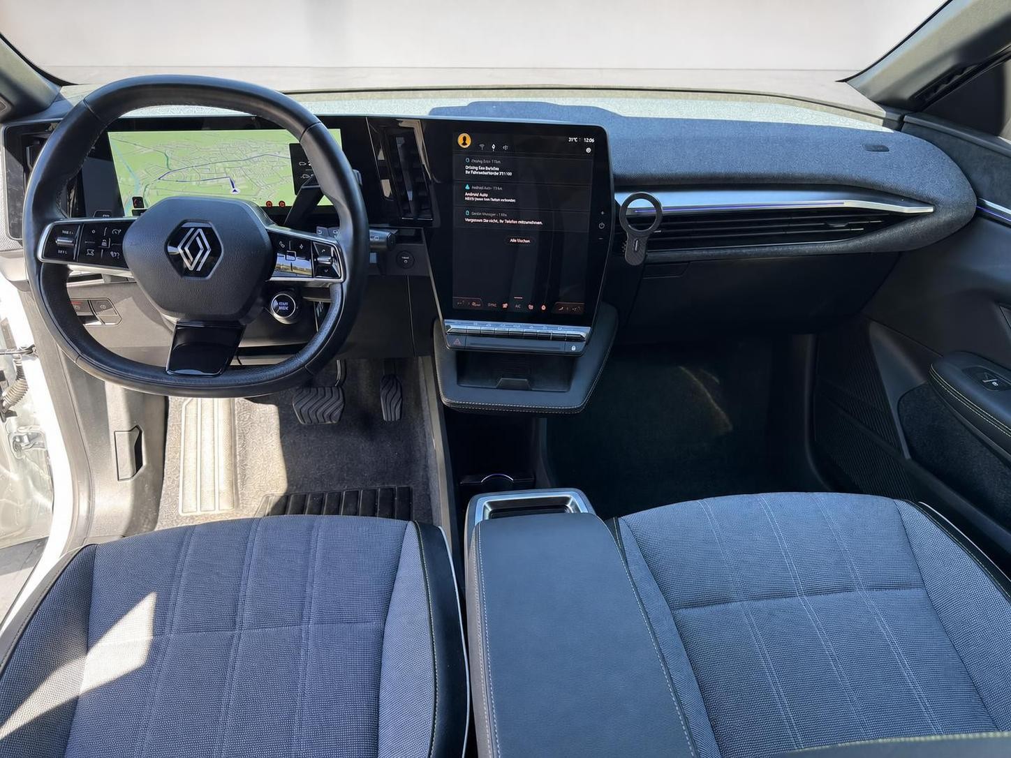 RENAULT Mégane E-TECH EV60 Techno-image-7