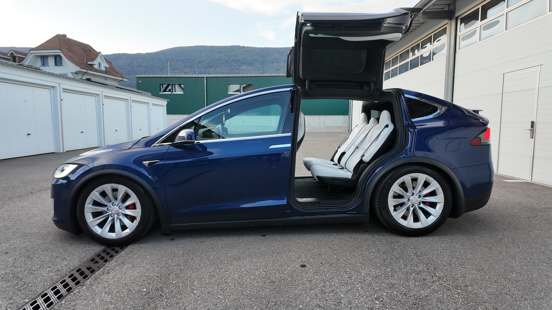 TESLA Model X Ludicrous Performance-image-3