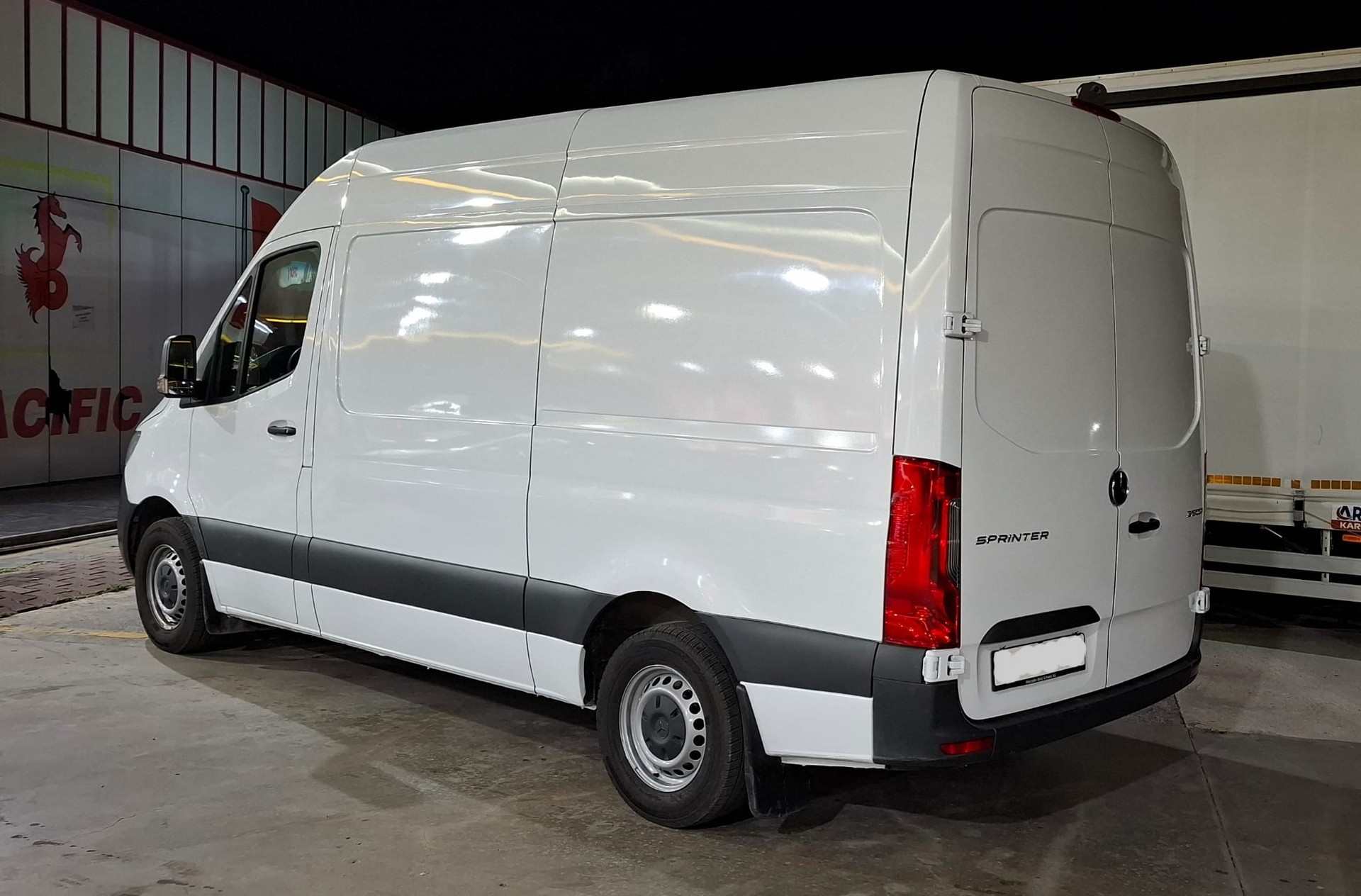 MERCEDES-BENZ 315 CDI Standard 9G-TRONIC L2H2-image-2