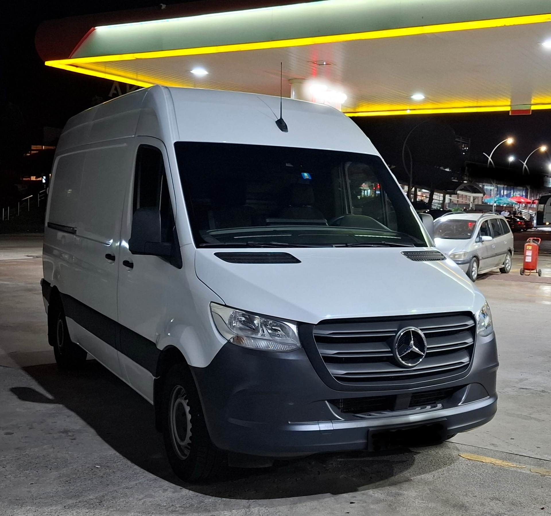 MERCEDES-BENZ 315 CDI Standard 9G-TRONIC L2H2-image-0