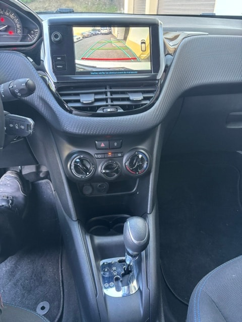 PEUGEOT 208 1.2 PureTech Active EAT6-image-3