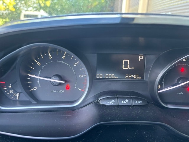 PEUGEOT 208 1.2 PureTech Active EAT6-image-4