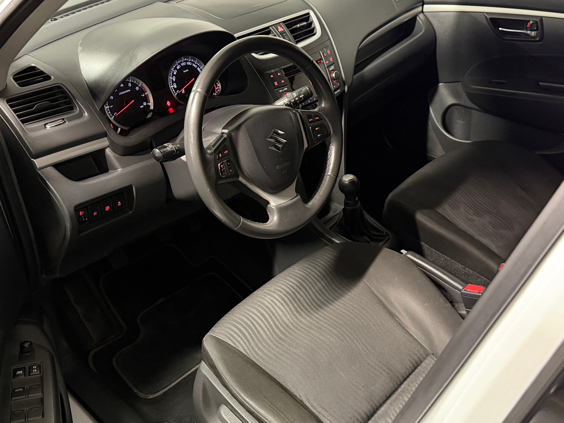 SUZUKI Swift 1.2i 16V GL Top-image-10