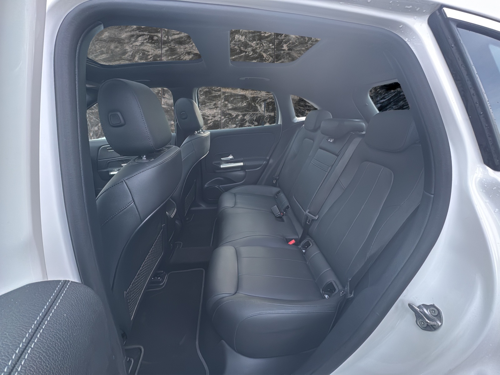 MERCEDES-BENZ EQA 350 4Matic-image-14