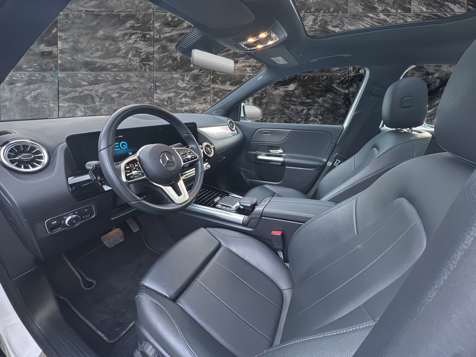MERCEDES-BENZ EQA 350 4Matic-image-9