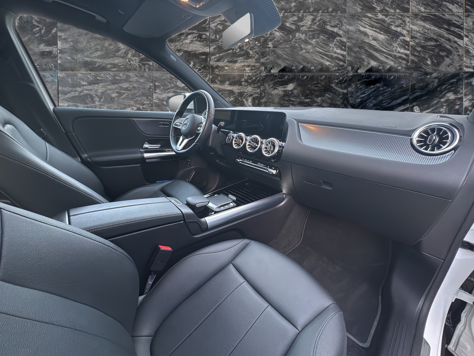 MERCEDES-BENZ EQA 350 4Matic-image-13