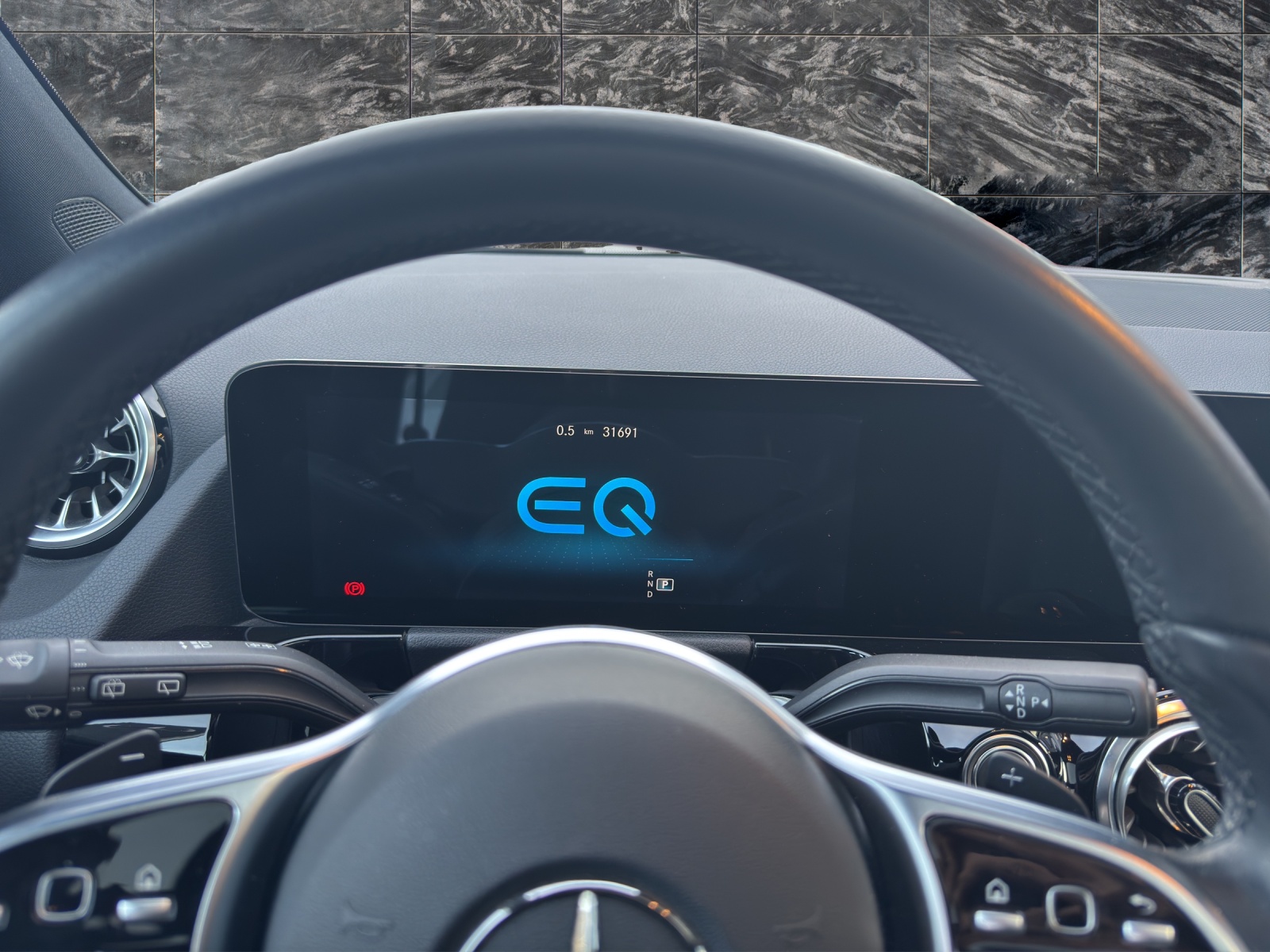 MERCEDES-BENZ EQA 350 4Matic-image-10