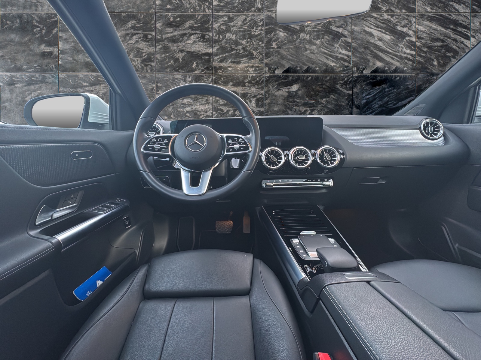 MERCEDES-BENZ EQA 350 4Matic-image-12