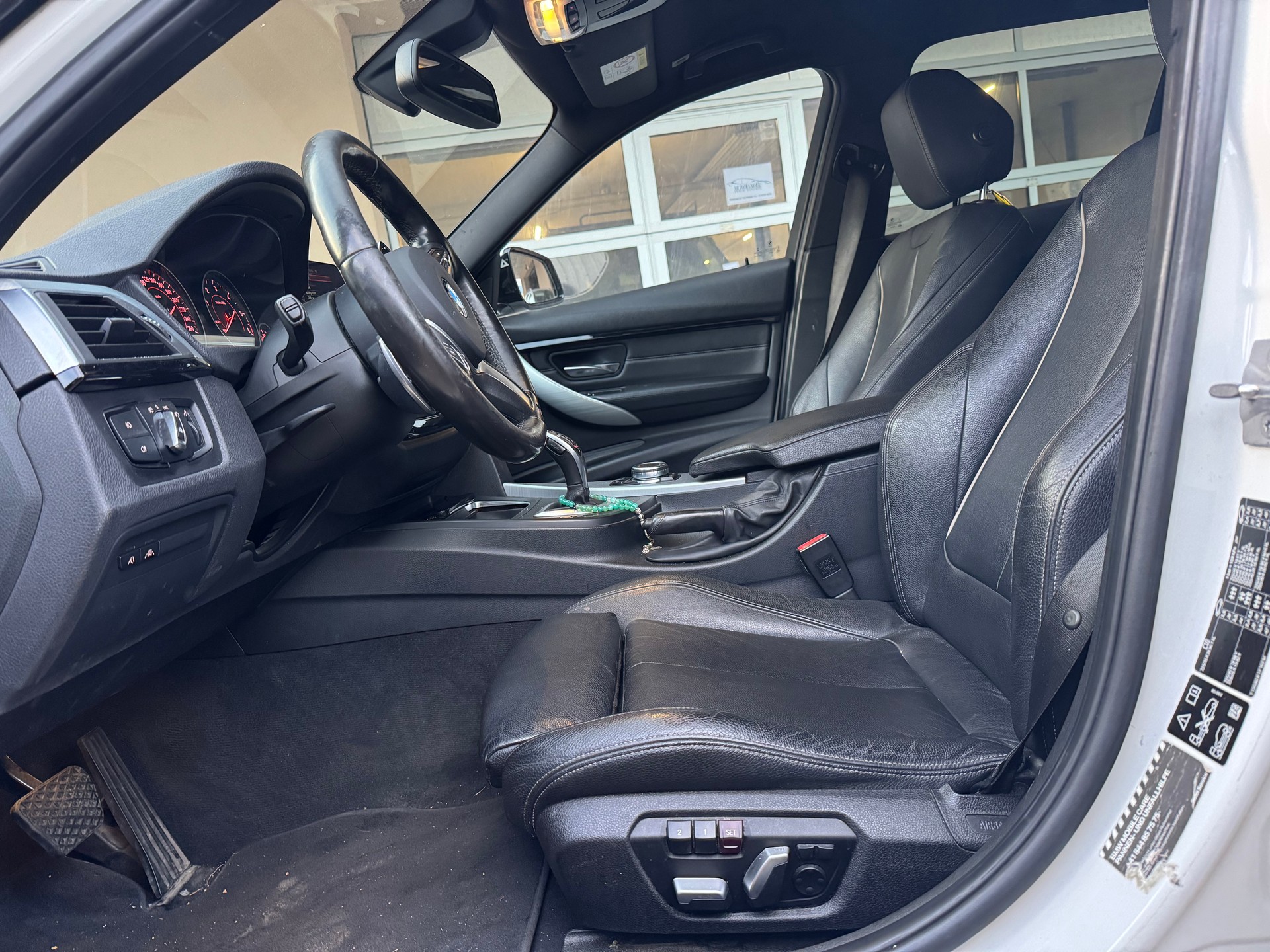 BMW 335d xDrive Touring M Sport Line Steptronic-image-7
