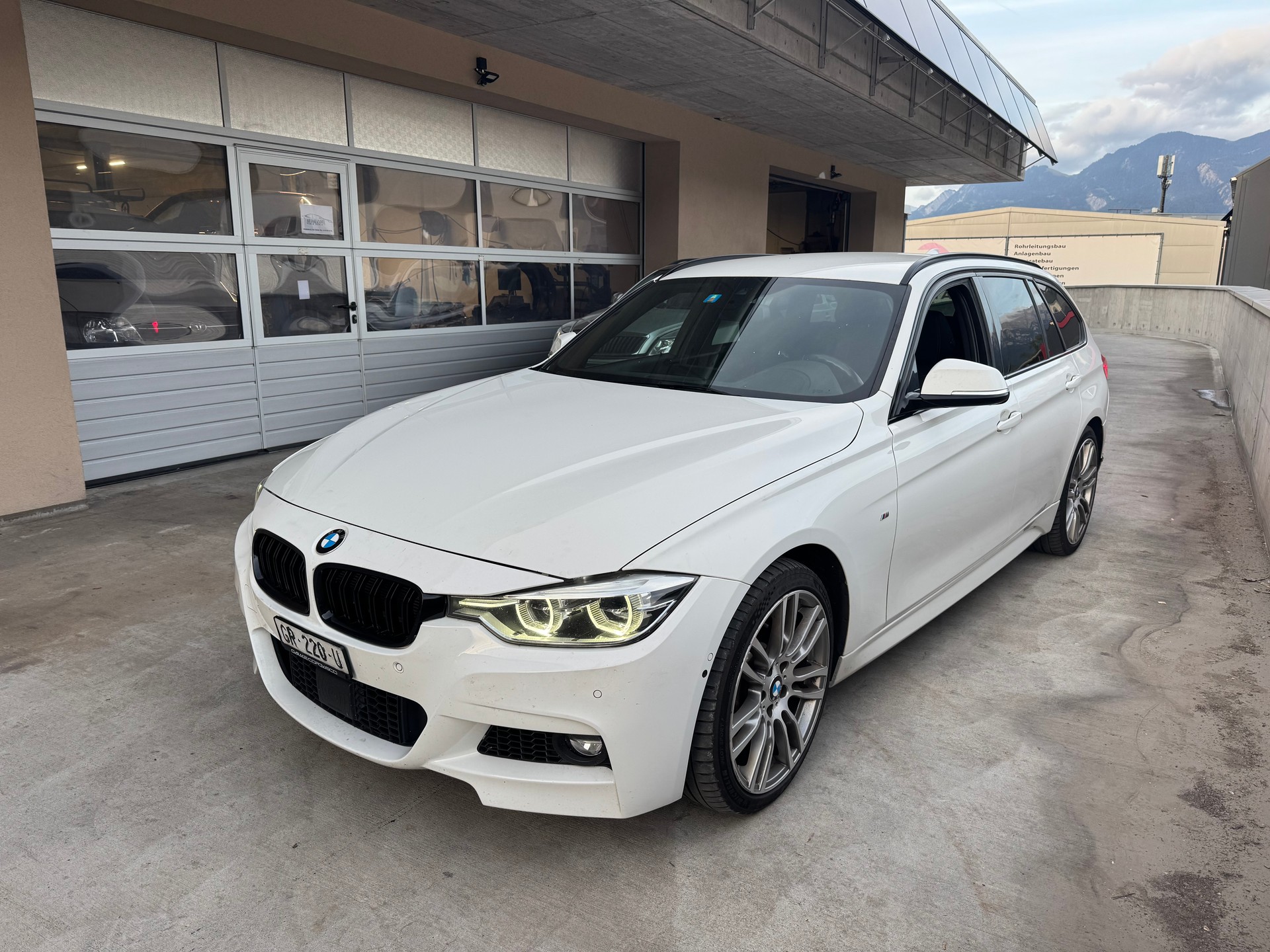 BMW 335d xDrive Touring M Sport Line Steptronic-image-0