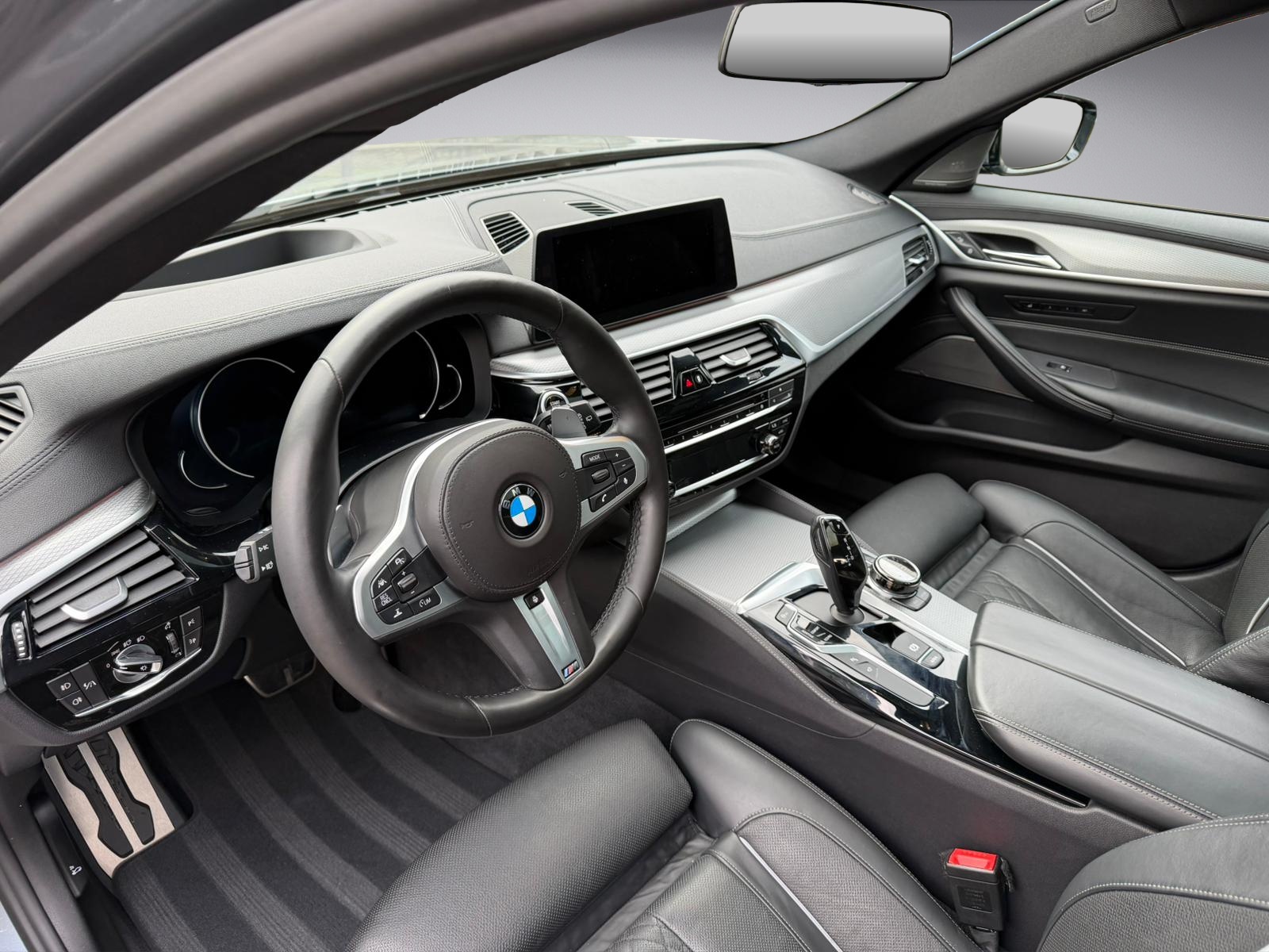 BMW 540i xDrive Touring M Sport Line Steptronic * M Paket * B58 * Vollausstattung !! * NP. 130'280.- *-image-8
