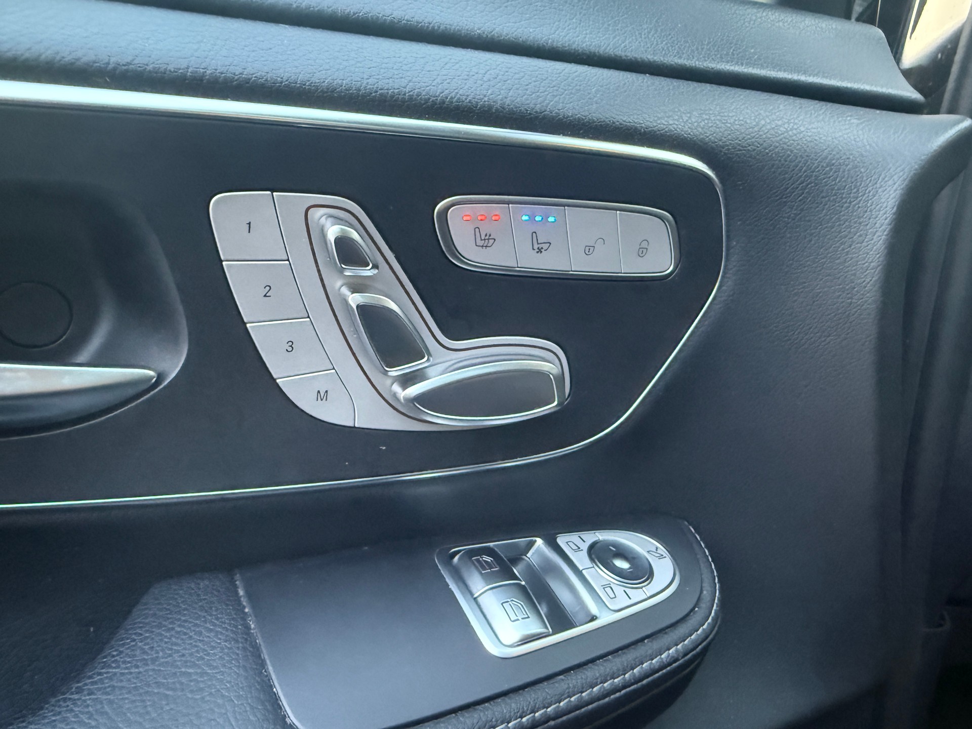 MERCEDES-BENZ V 250 d lang Exclusive 4Matic 9G-Tronic-image-29