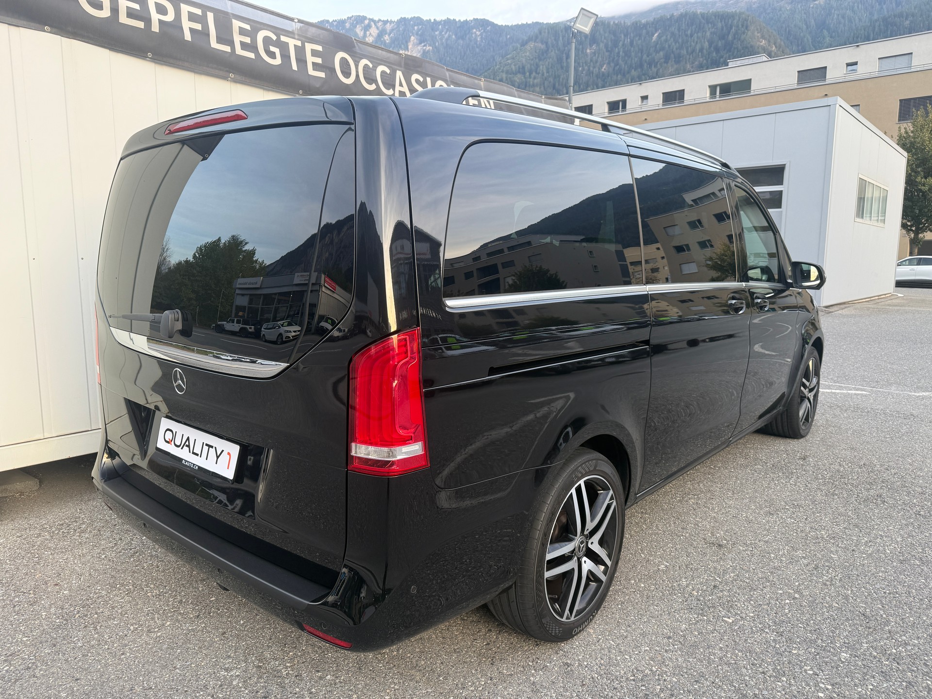 MERCEDES-BENZ V 250 d lang Exclusive 4Matic 9G-Tronic-image-4