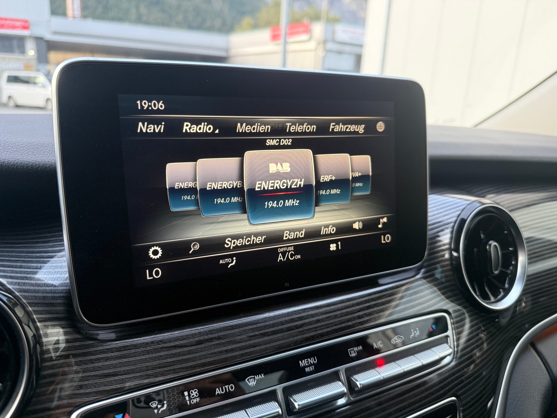 MERCEDES-BENZ V 250 d lang Exclusive 4Matic 9G-Tronic-image-25