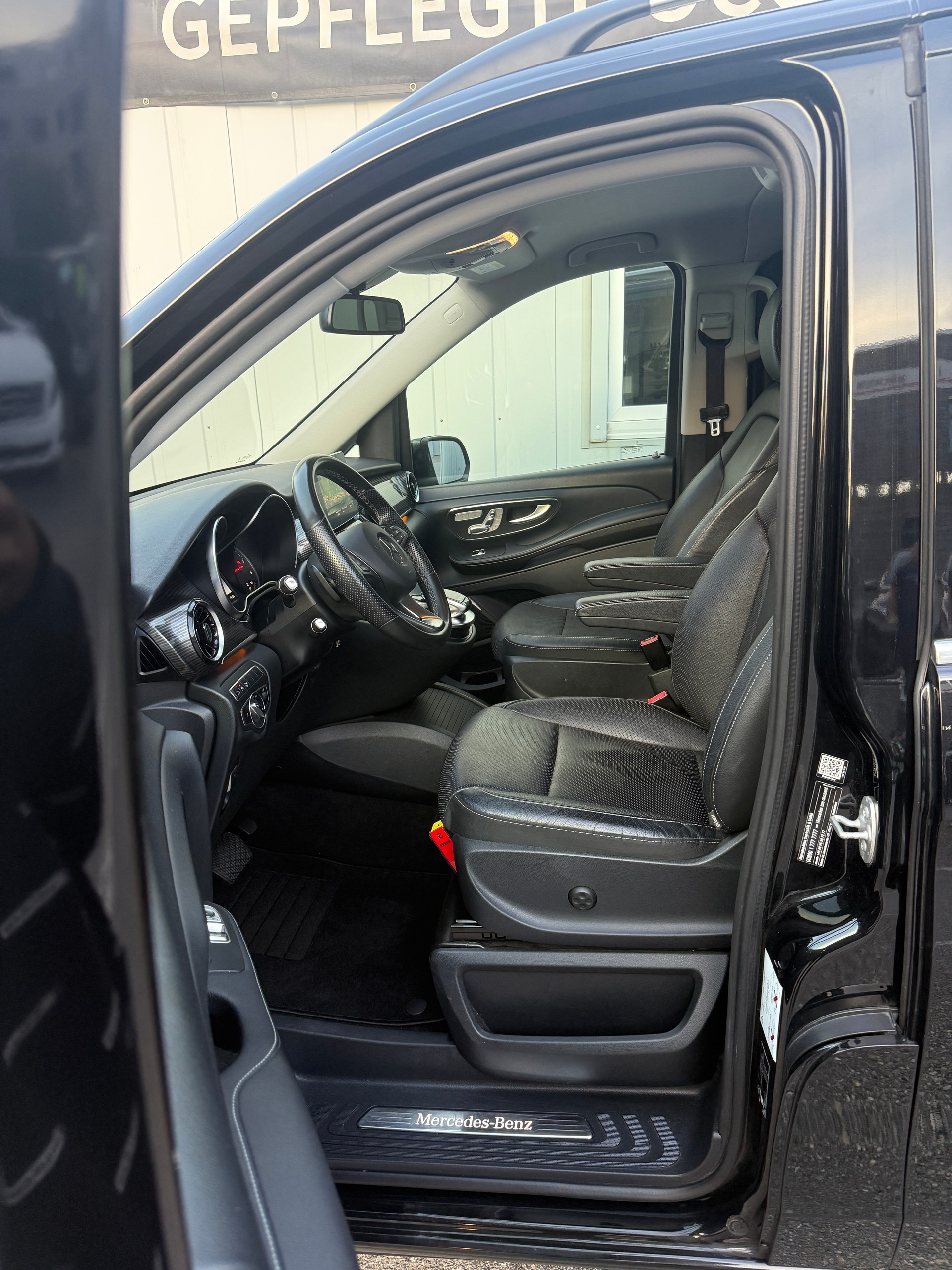 MERCEDES-BENZ V 250 d lang Exclusive 4Matic 9G-Tronic-image-12